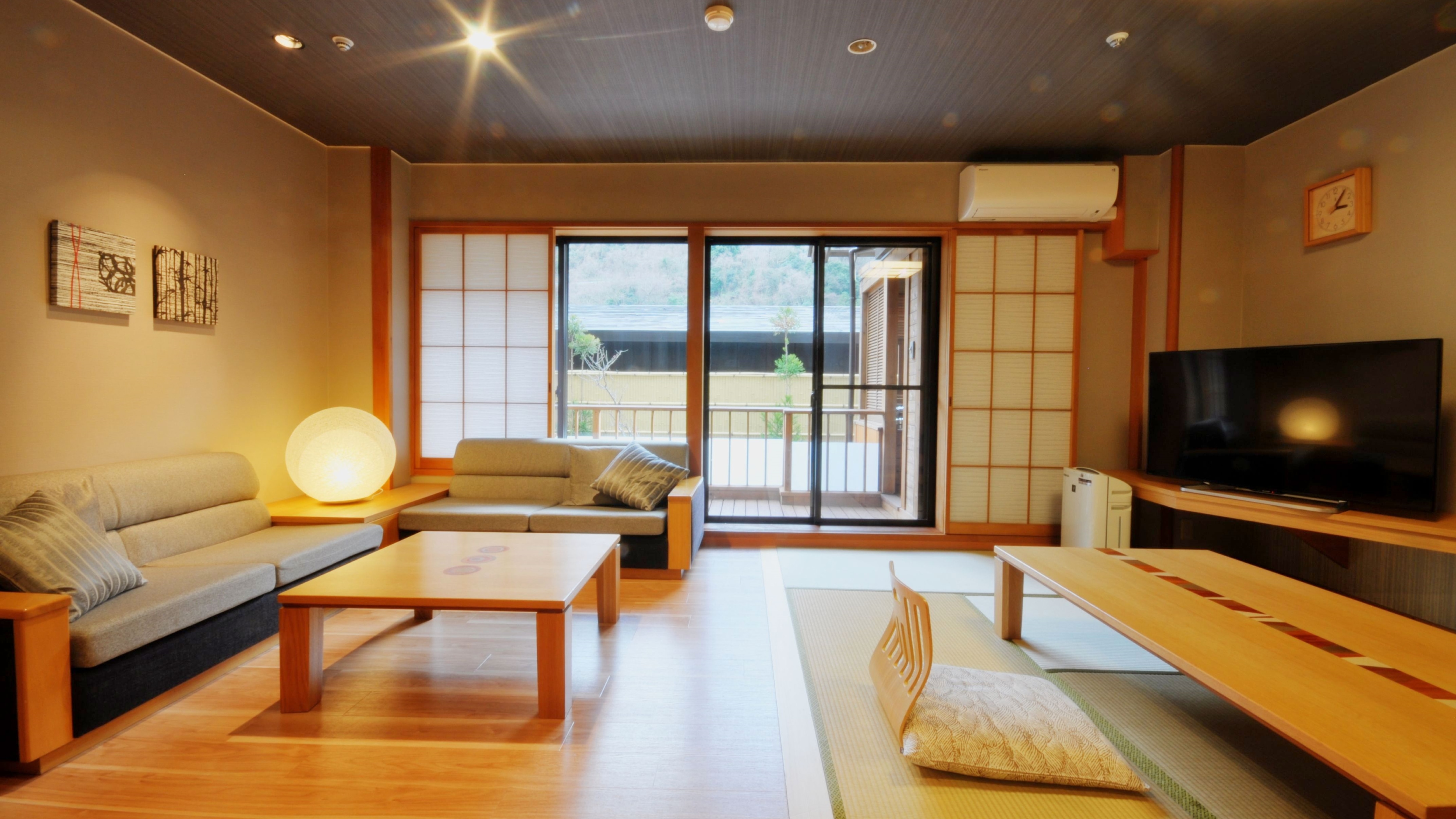 [Yuan - with open-air hot spring bath] Japanese-Western style room, 51 square meters