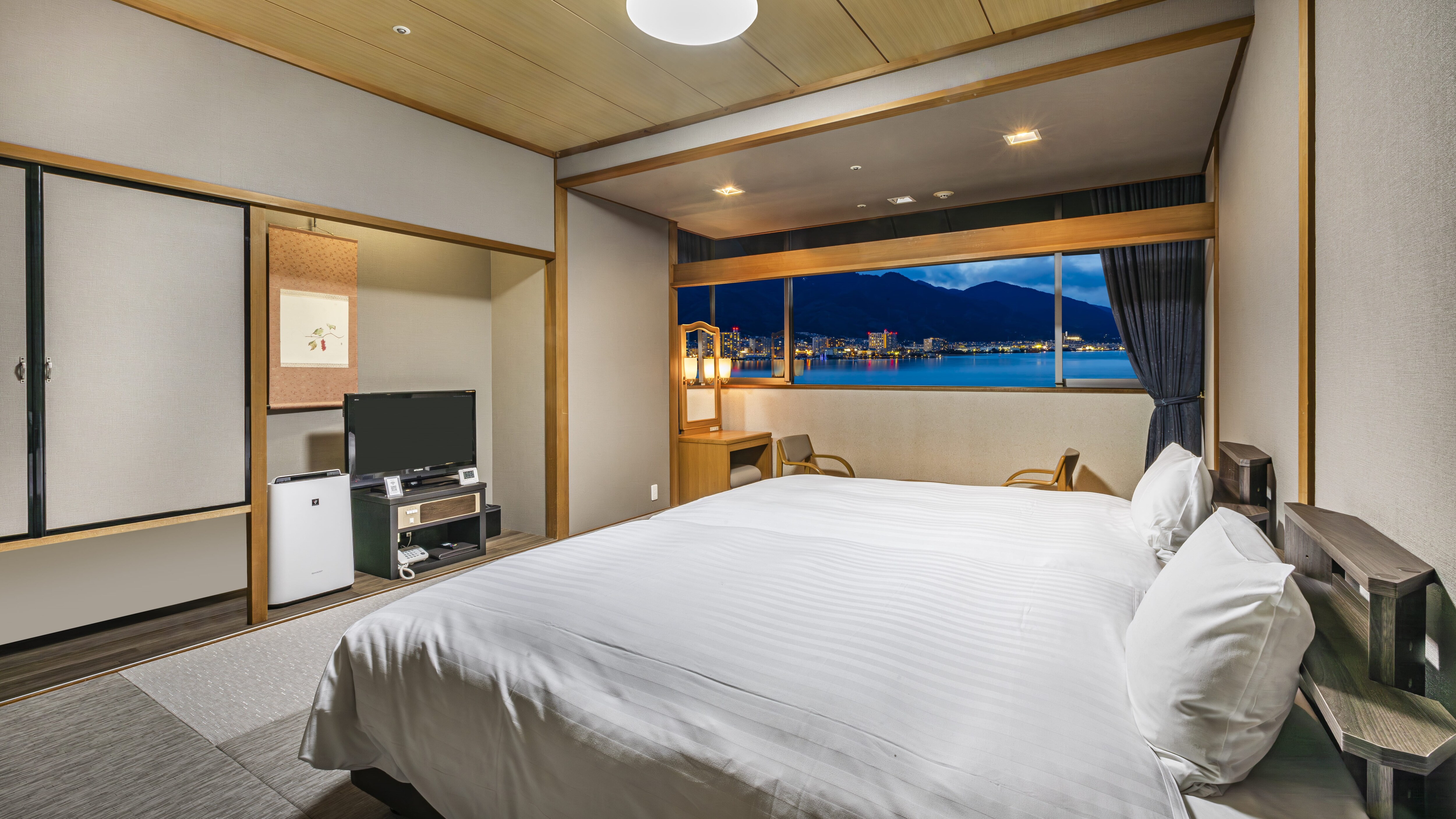 Lake View Japanese Style Hollywood Twin Room (Non-smoking, 40 square meters)