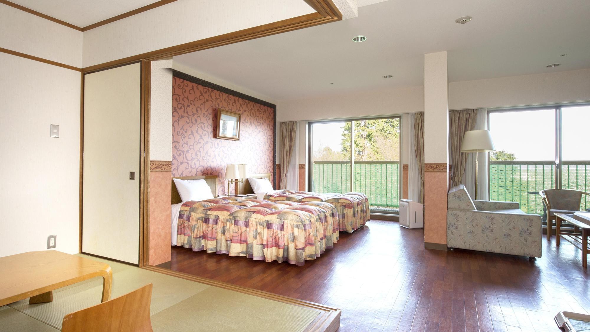[Spacious Japanese-Western style room 55㎡] Japanese-Western style room with a capacity of 5 people