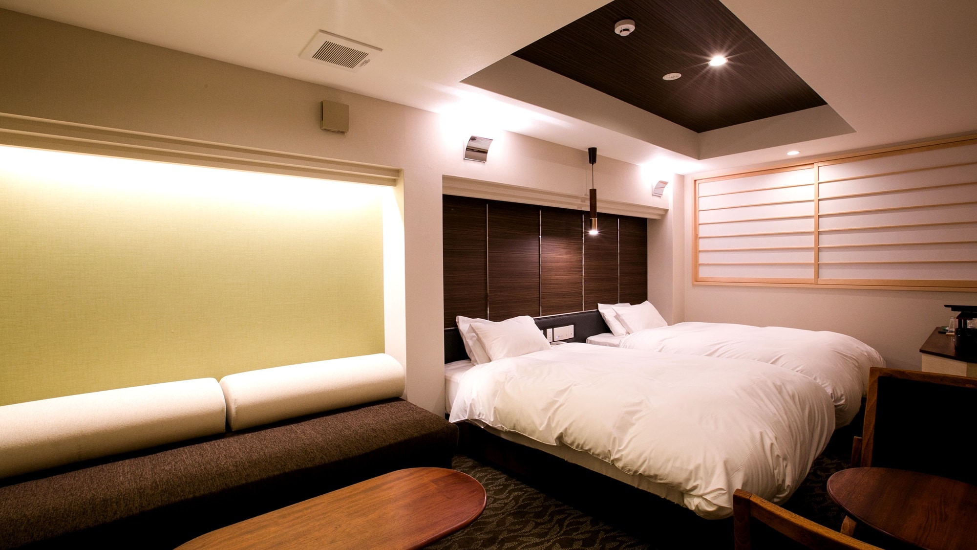 *[Superior Twin] Please relax in a modern room.