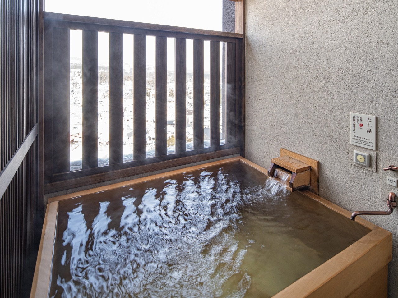 [Guest Rooms] Open-air bath in guest room