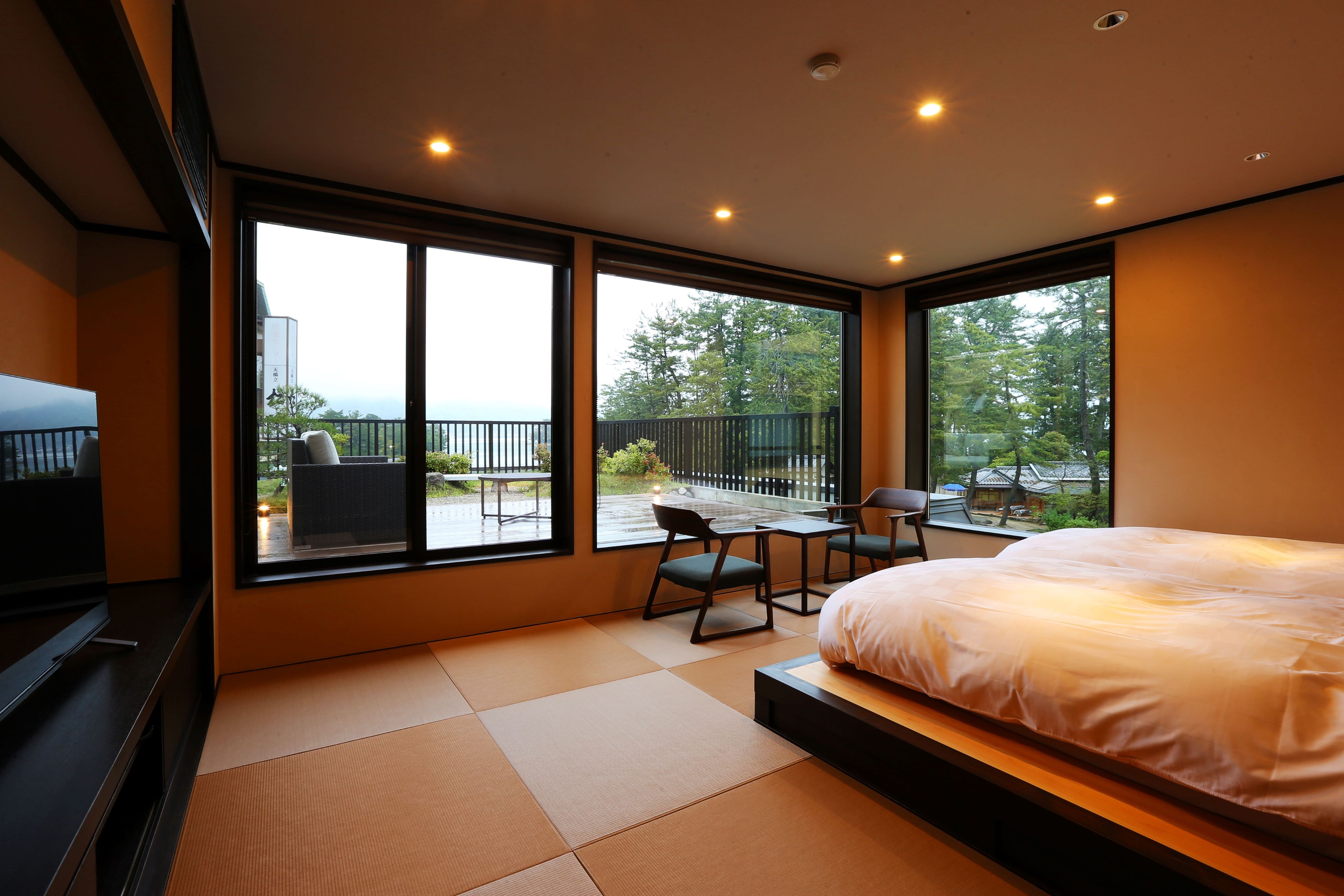 A Japanese-style bedroom with a terrace overlooking the Amanohashidate Kaisenkyo Bridge