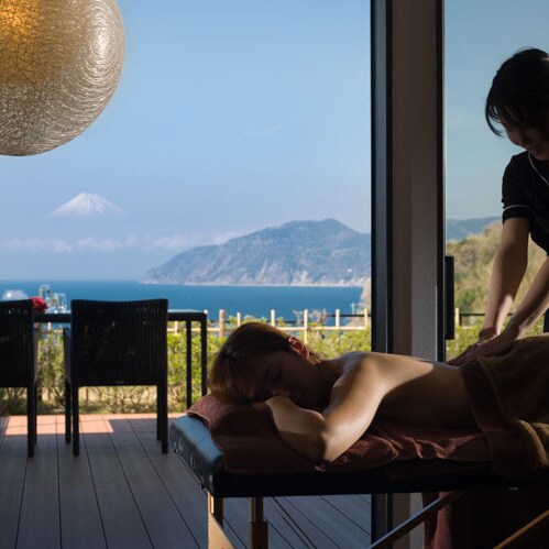 Spectacular views! You can receive beauty treatments in rooms with open-air baths.