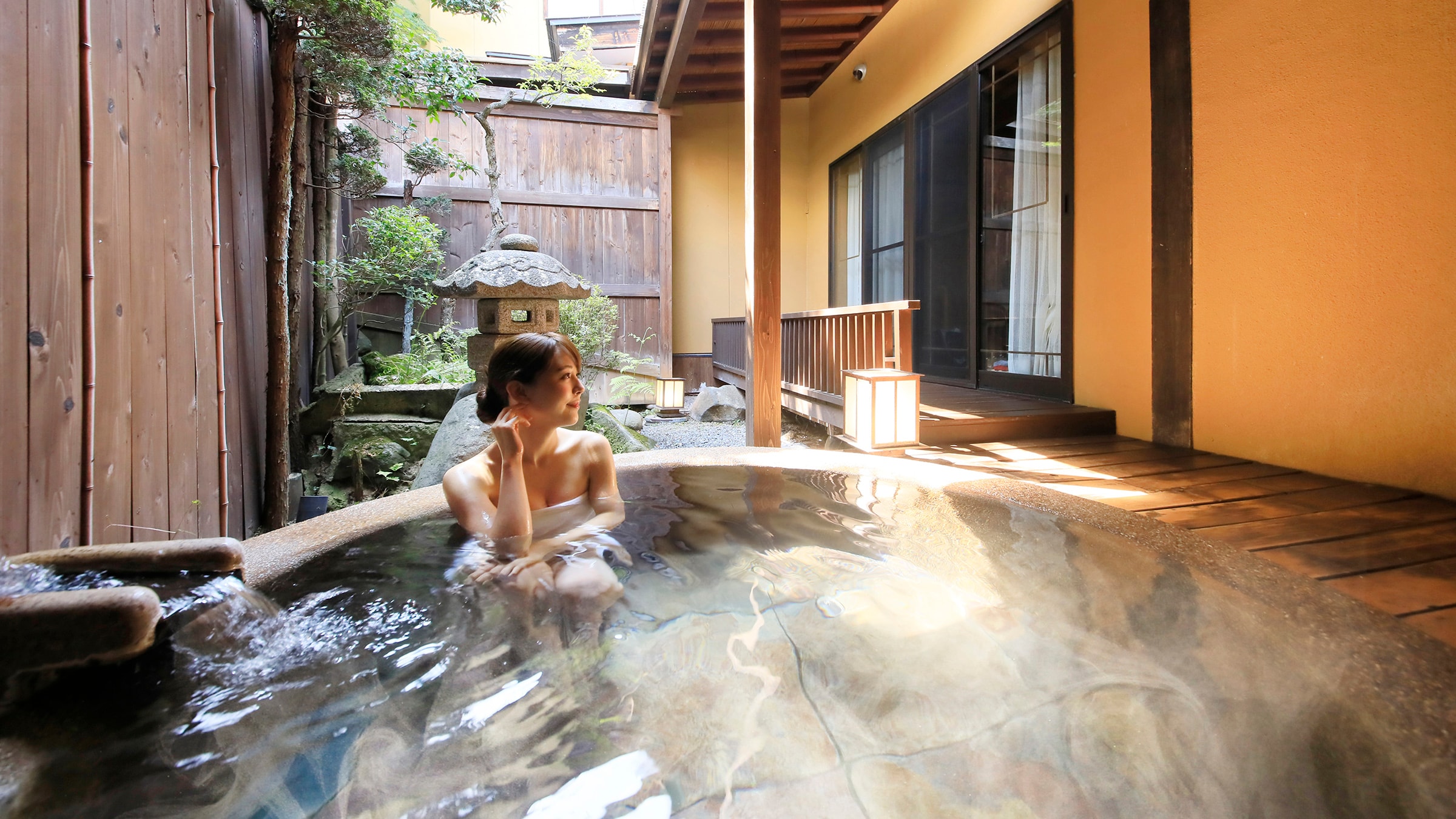 <Directly flowing from the source> Guest room with open-air bath [Orange] 18 tatami mats