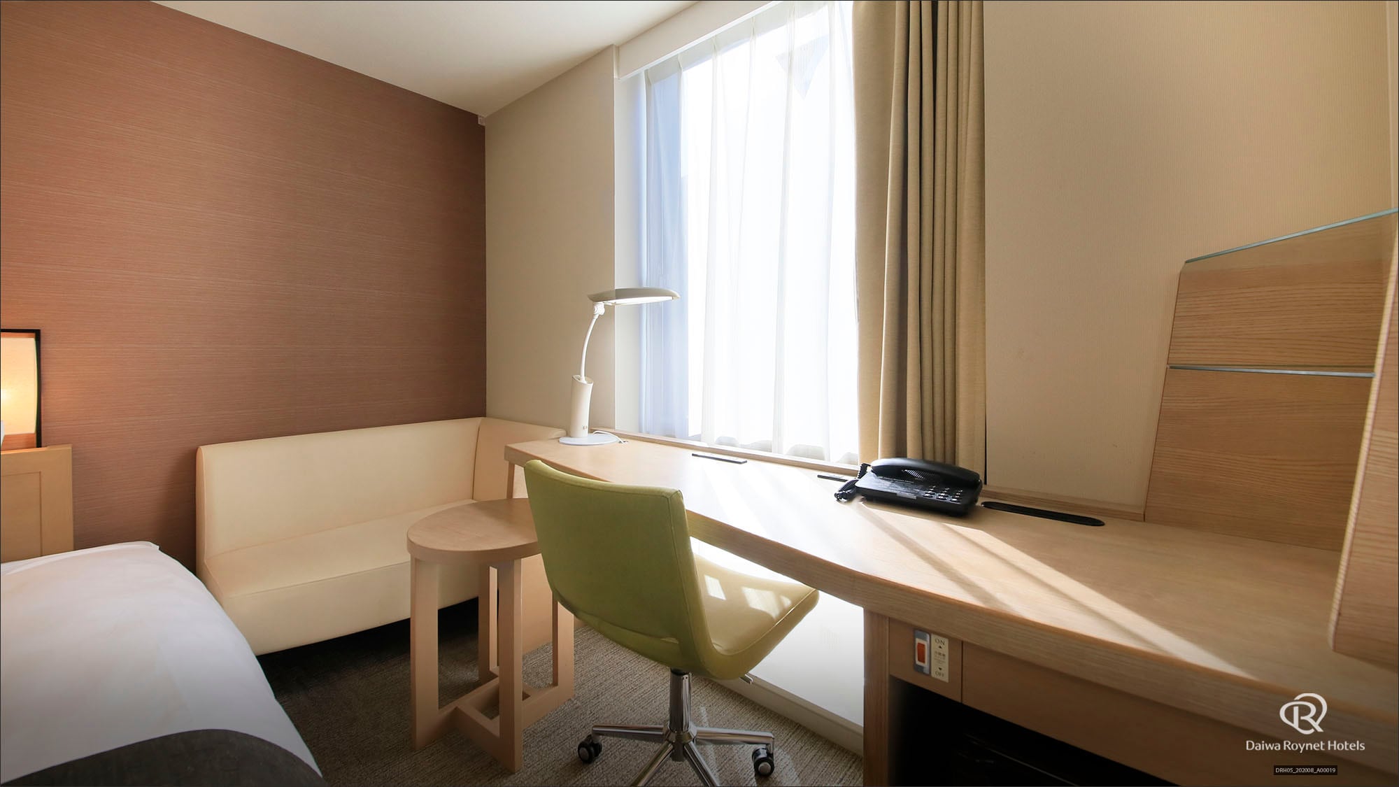 Ladies twin room desk