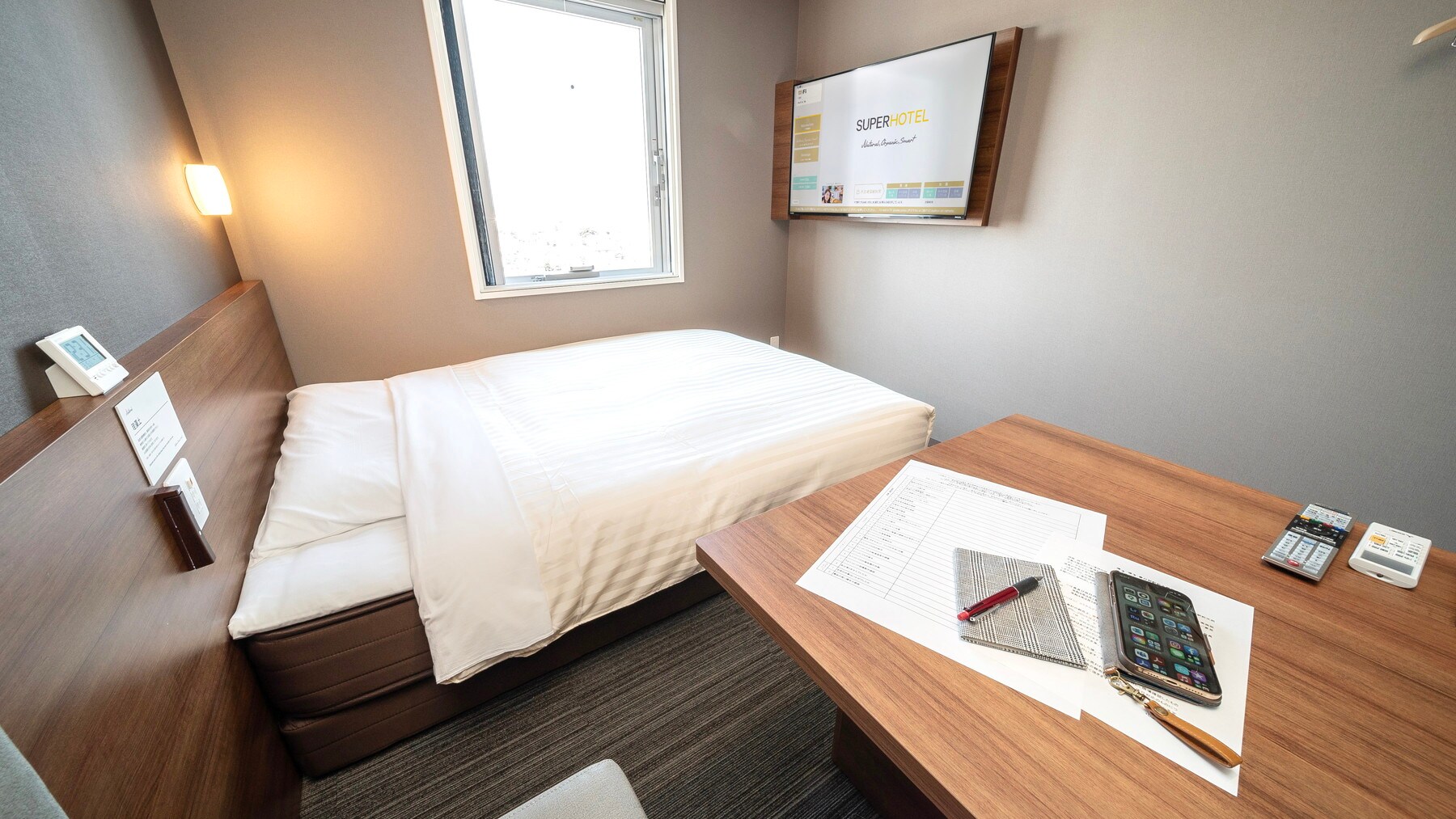 The spacious table is perfect for business.