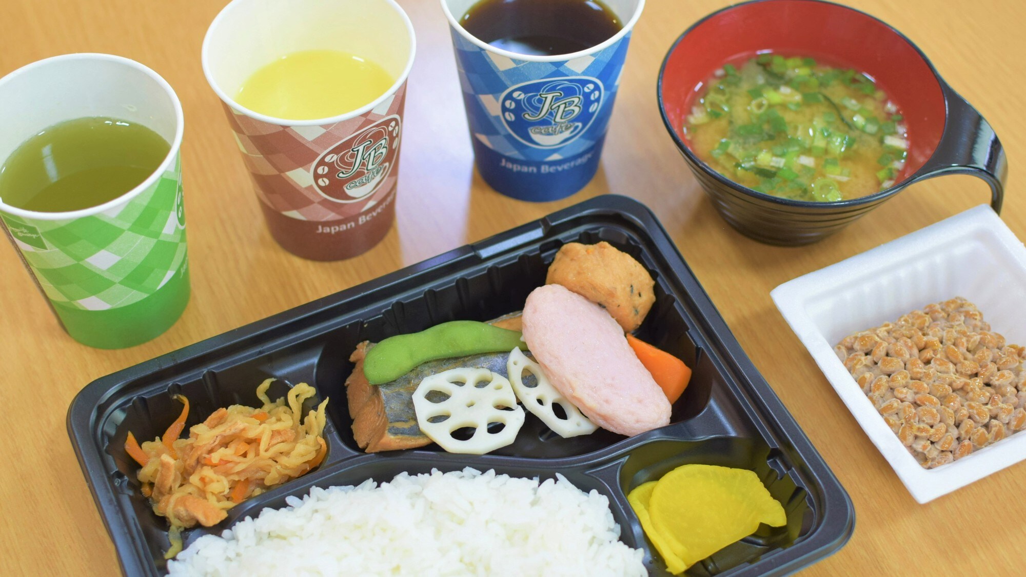 ■ [Free breakfast] Lunch box of the day (self serve, drink bar, miso soup included) / may be rice balls