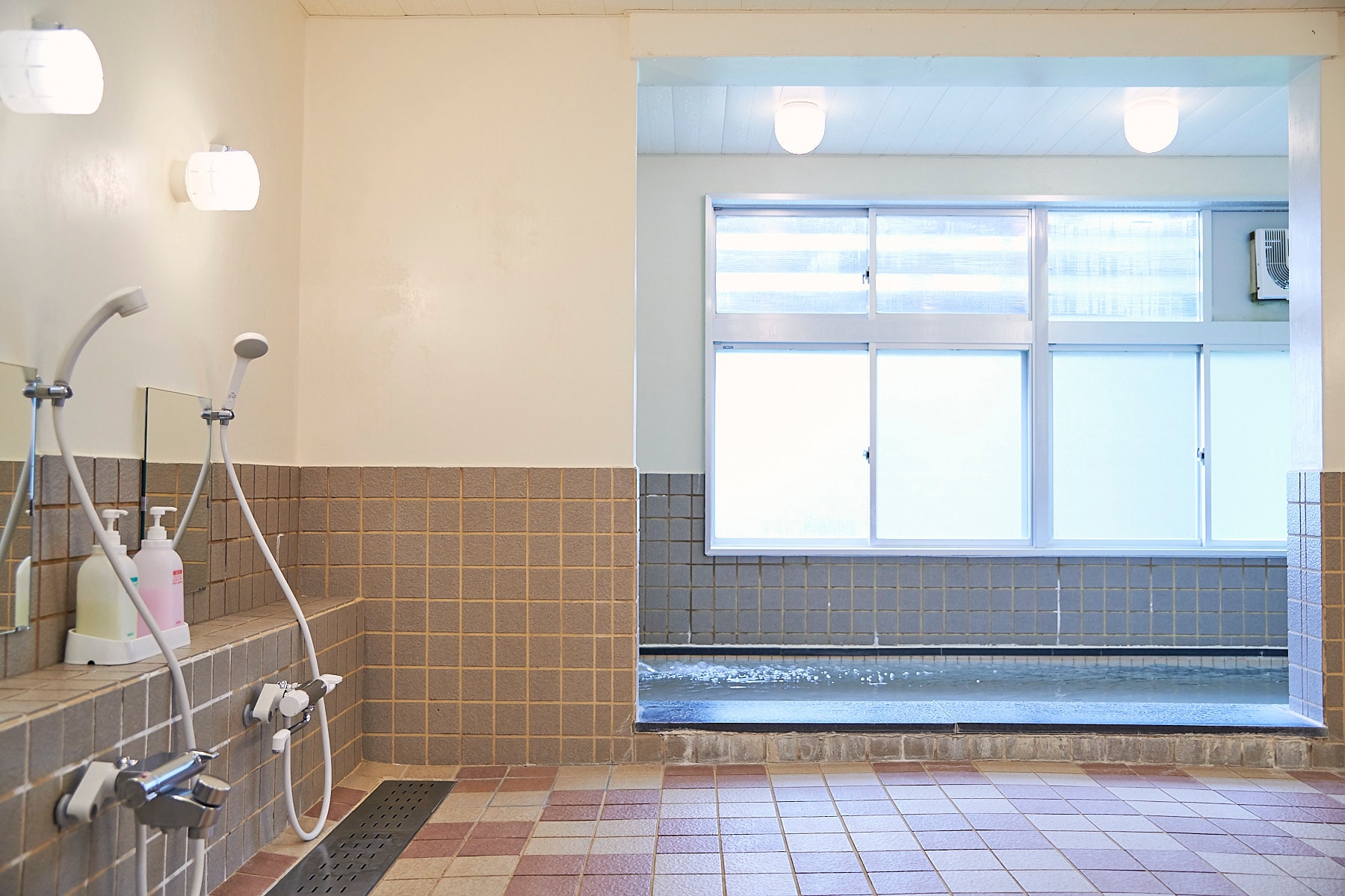 Large communal bath 1