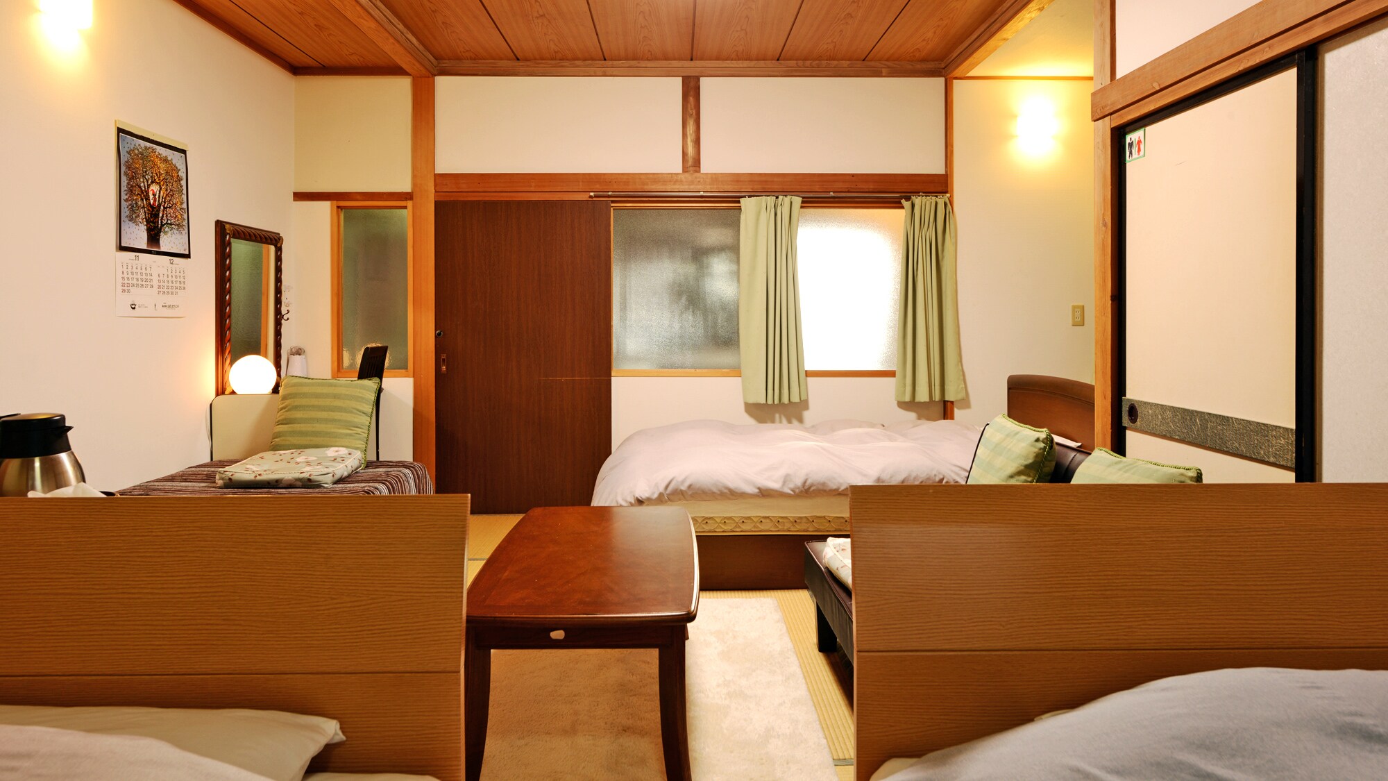 *[Contoh kamar tamu] Kamar bergaya Jepang dengan 10 tikar tatami. Ini adalah ruangan bergaya Jepang yang terang dengan sinar matahari yang masuk. Karena ini tempat tidur, cocok untuk orang-orang dari segala usia.