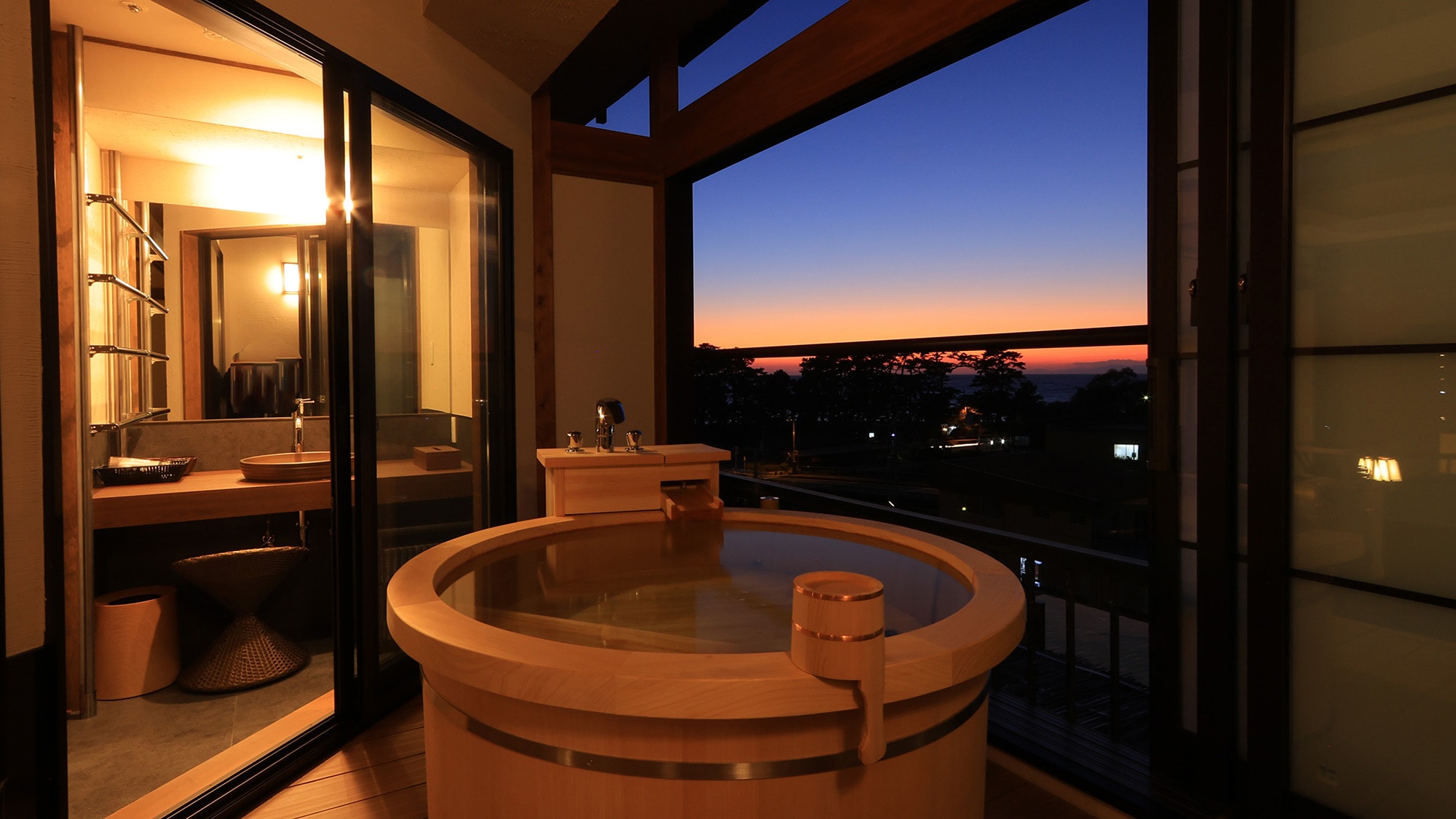 Open in winter 2022 5th floor non-smoking room with open-air bath [Hanazuki]