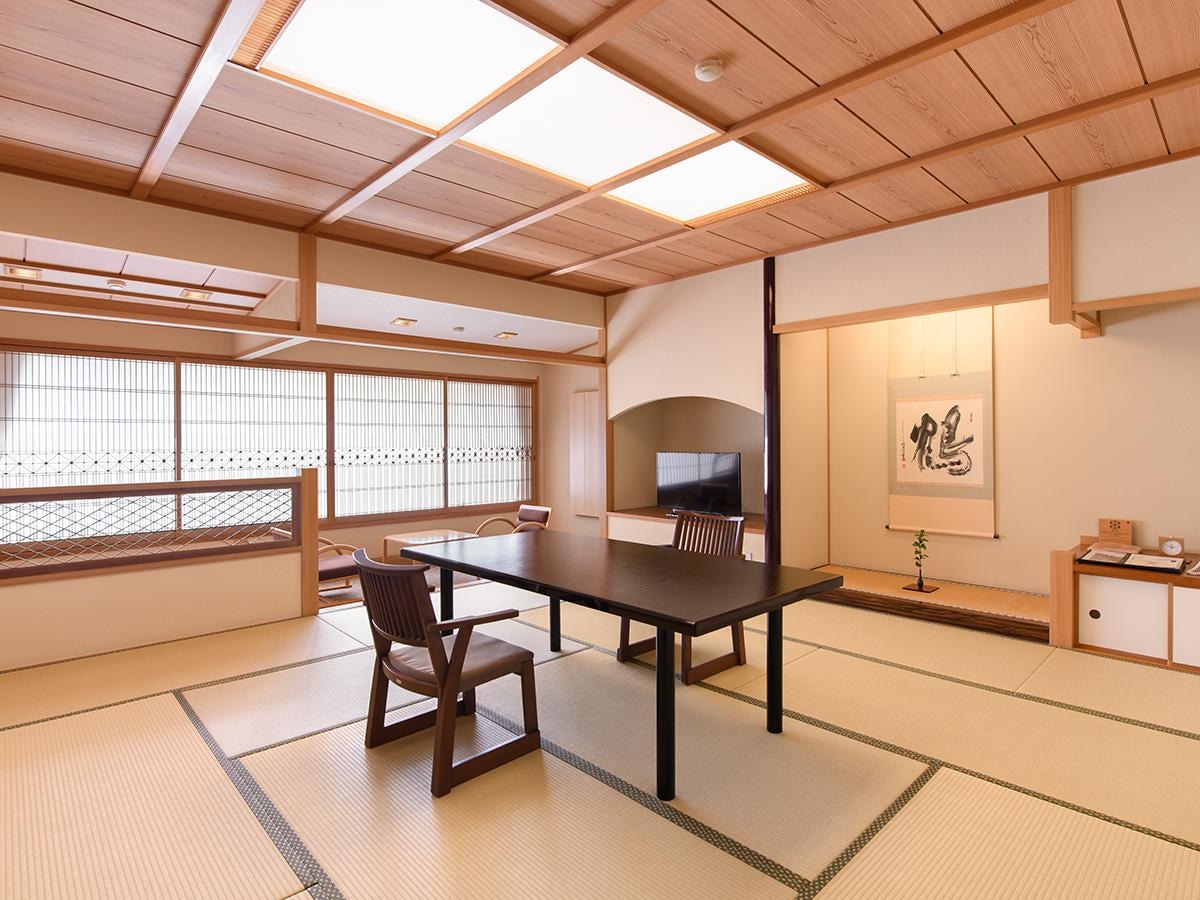 A [Main Building/54 sq m and up] Japanese-style room (12.5 tatami mats) + spacious veranda (with chairs) - For those who prefer the large public bath! (Example)