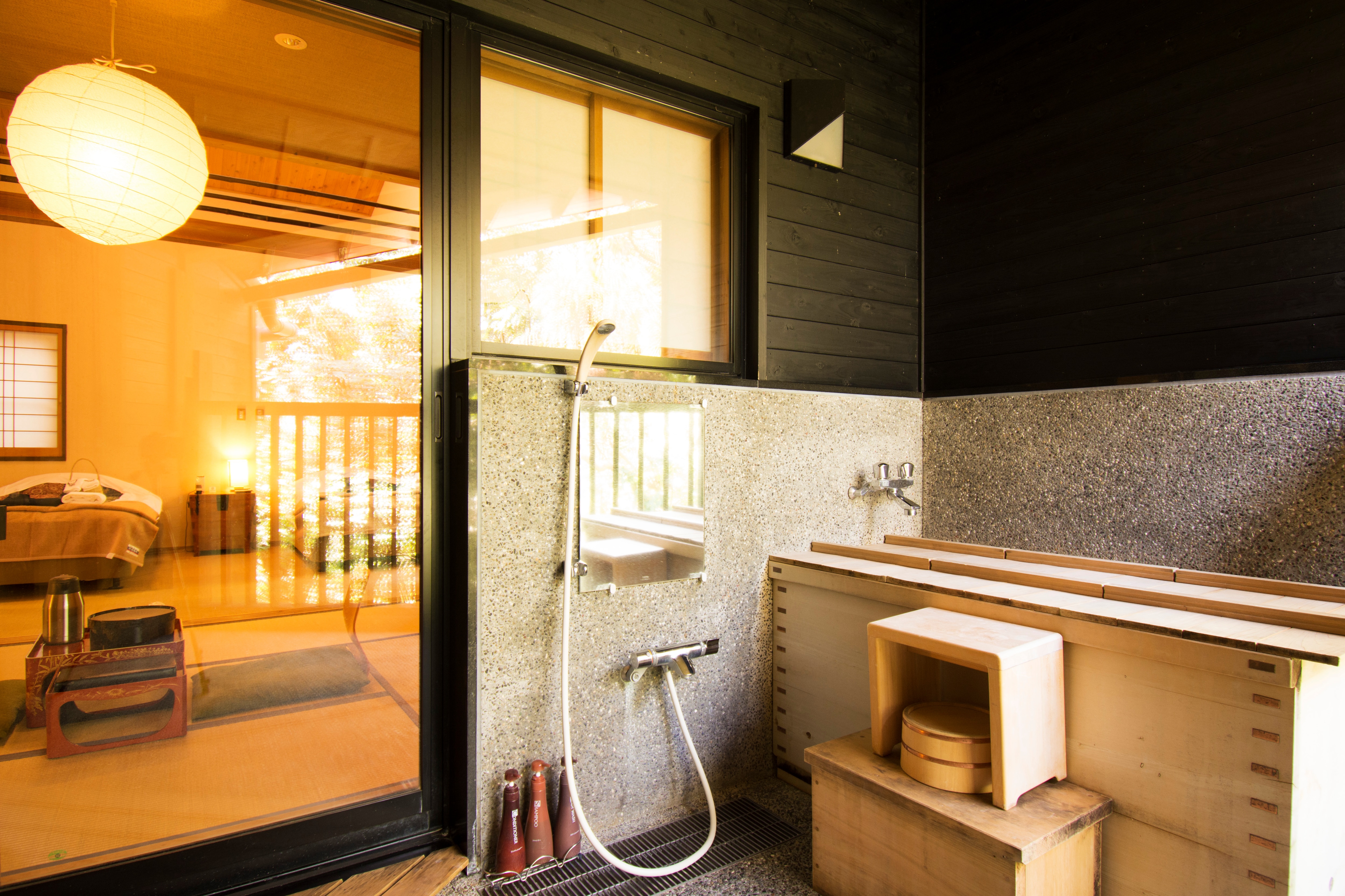 Guest room open-air bath