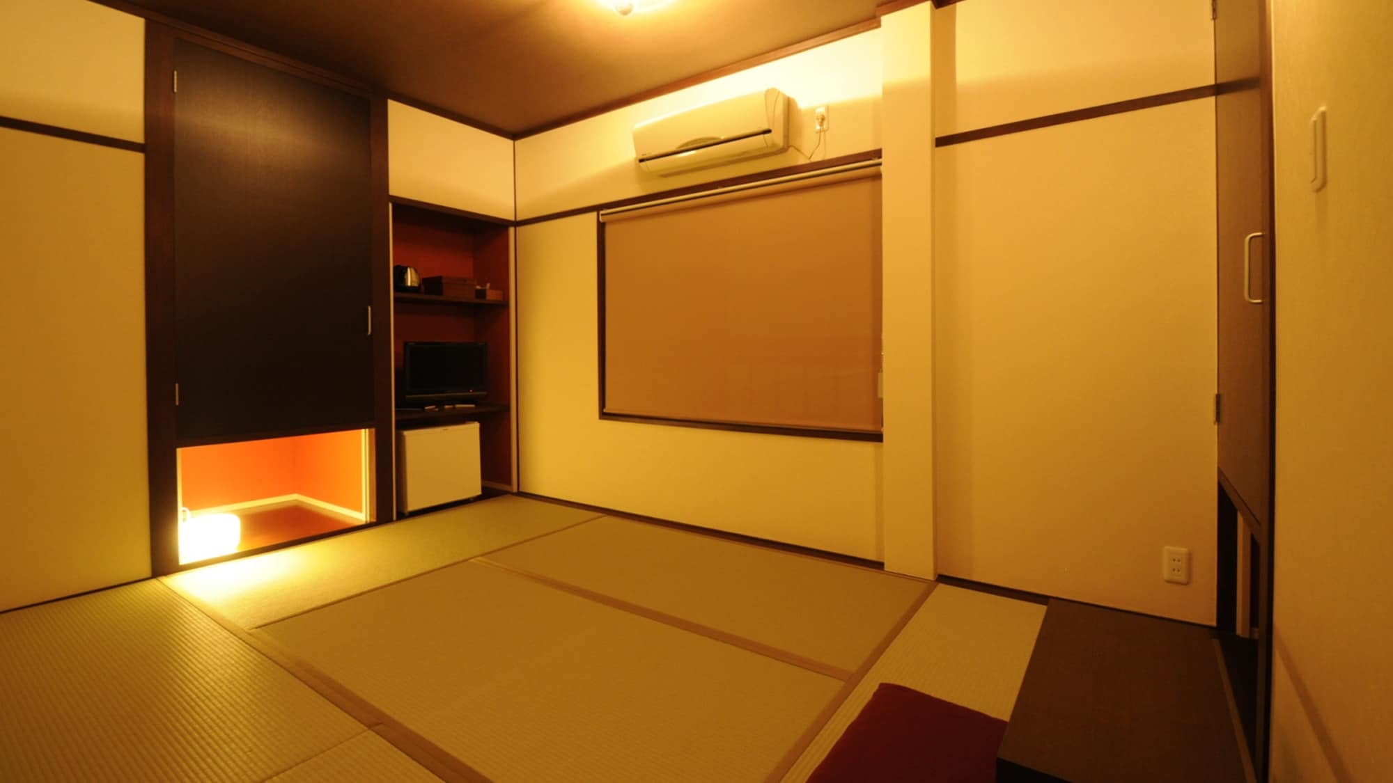 *[Example of a room] A 4.5 tatami mat or 6 tatami mat Japanese-style room.