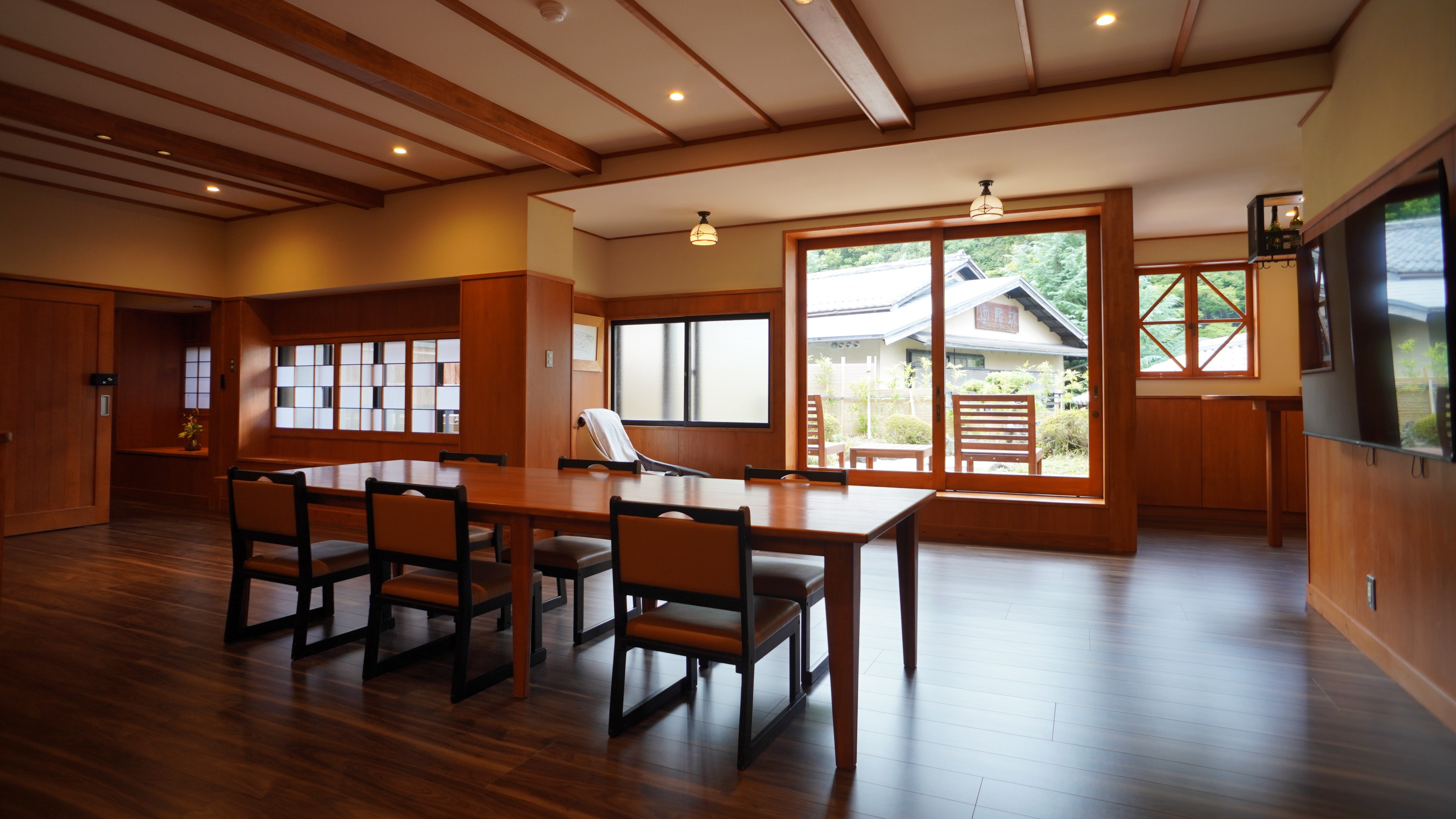 Shinraku 501 Living Room