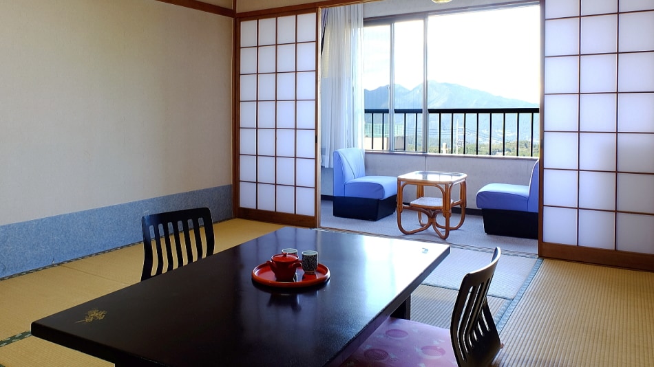 [North side, Japanese-style room with 10 tatami mats] Popular room with great view - Non-smoking -