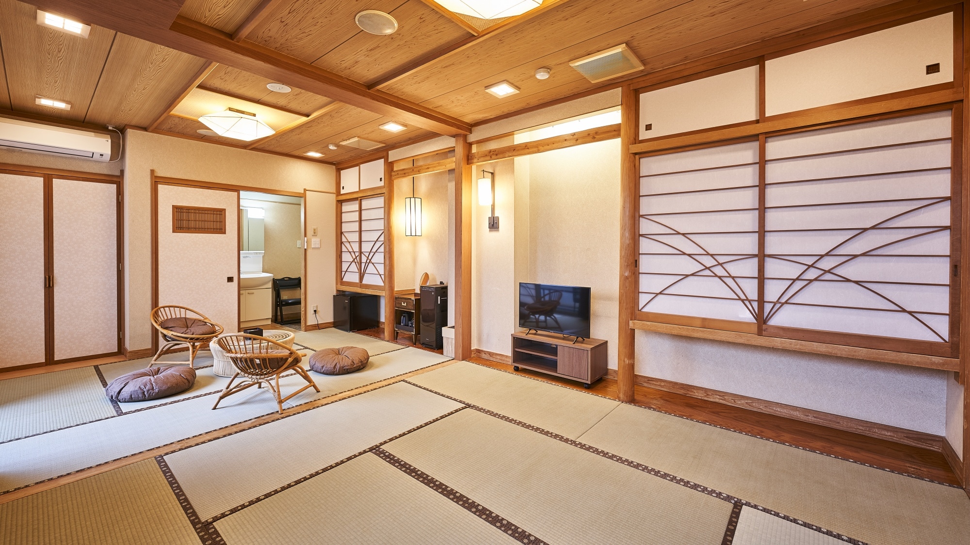 C type Japanese-style room [Unit bath + open-air bath]