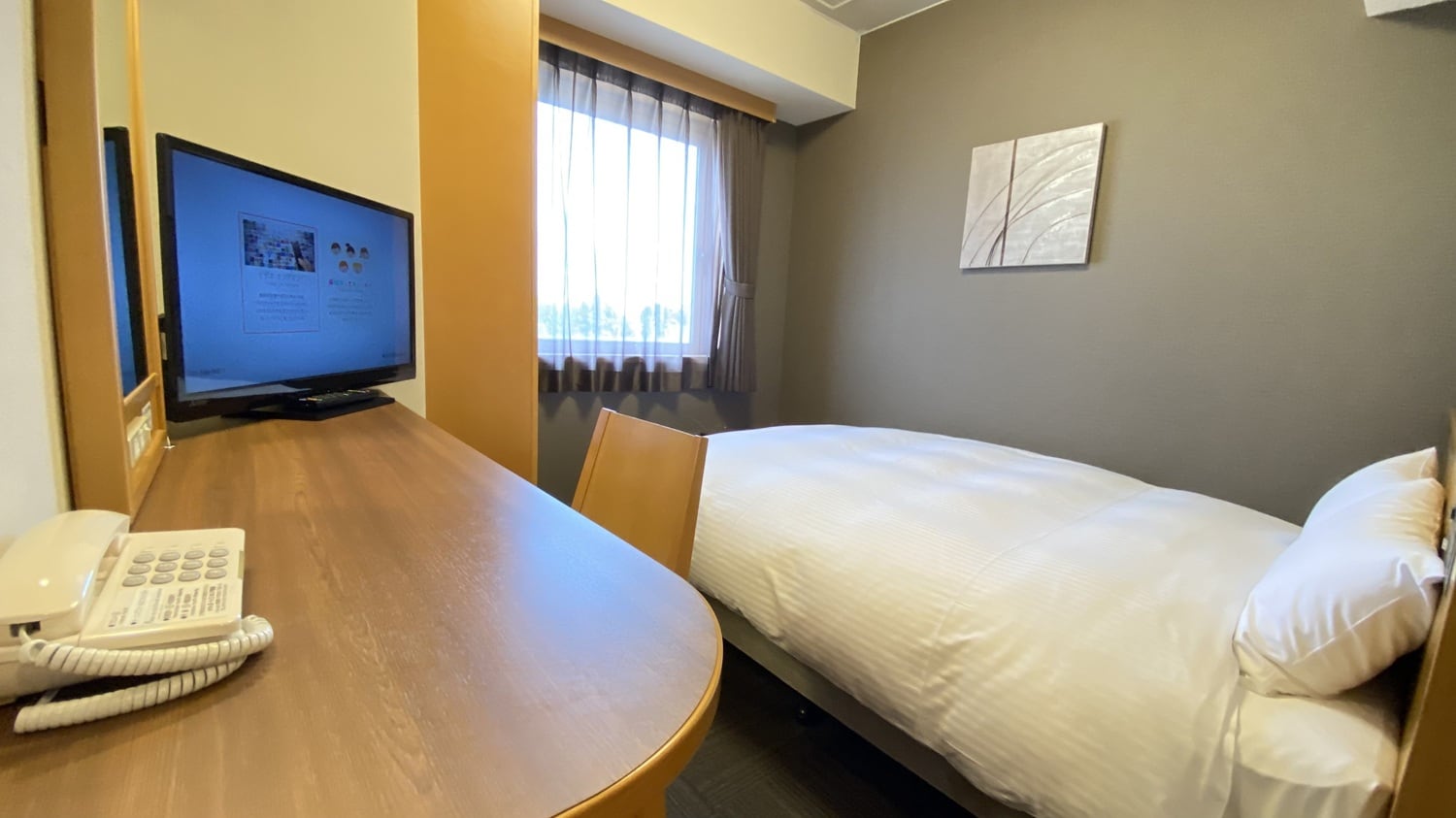 【半雙人房】11平方米，床寬140公分（雙人床）