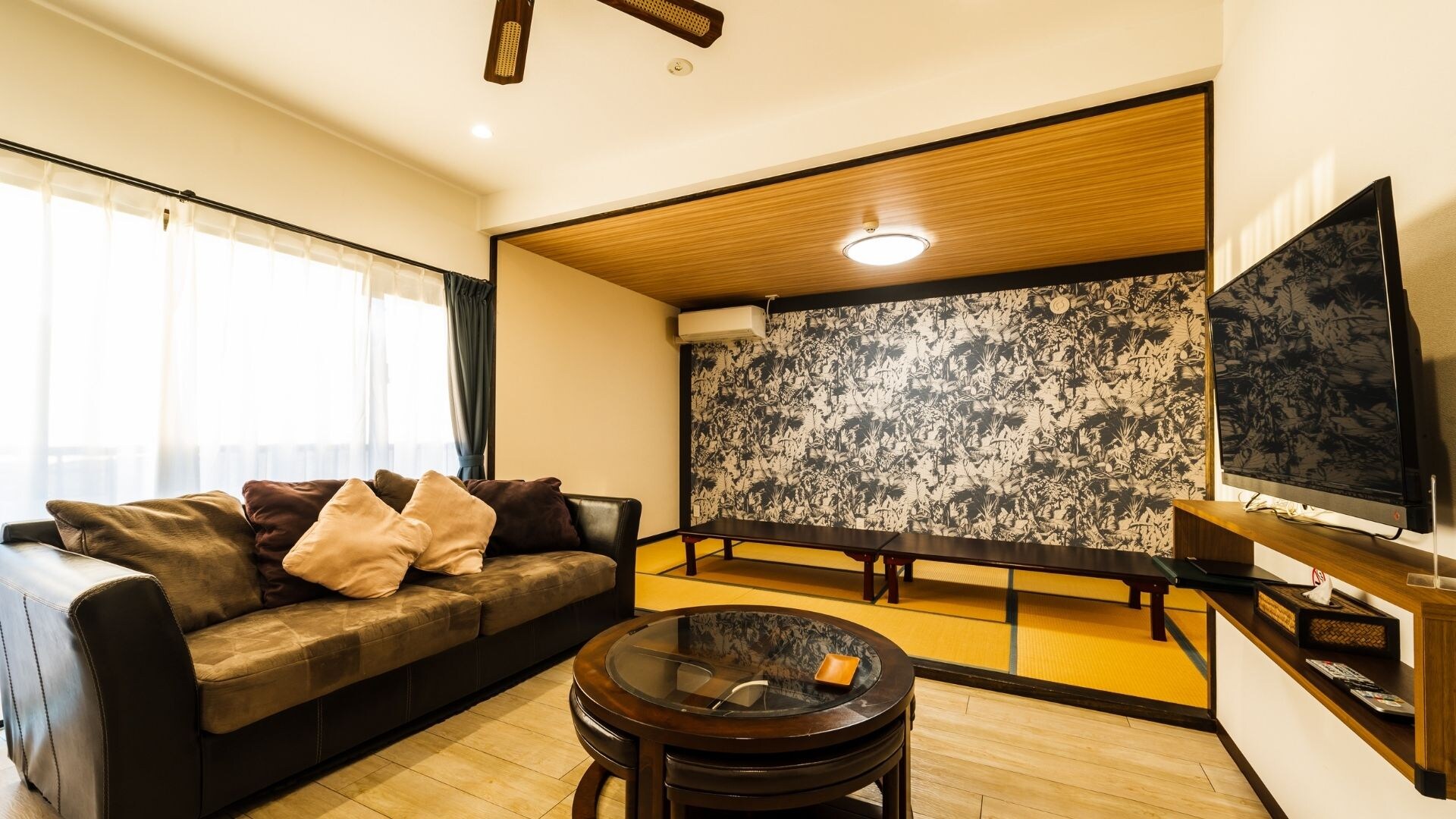Deluxe Room Living Room & Japanese-Style Room