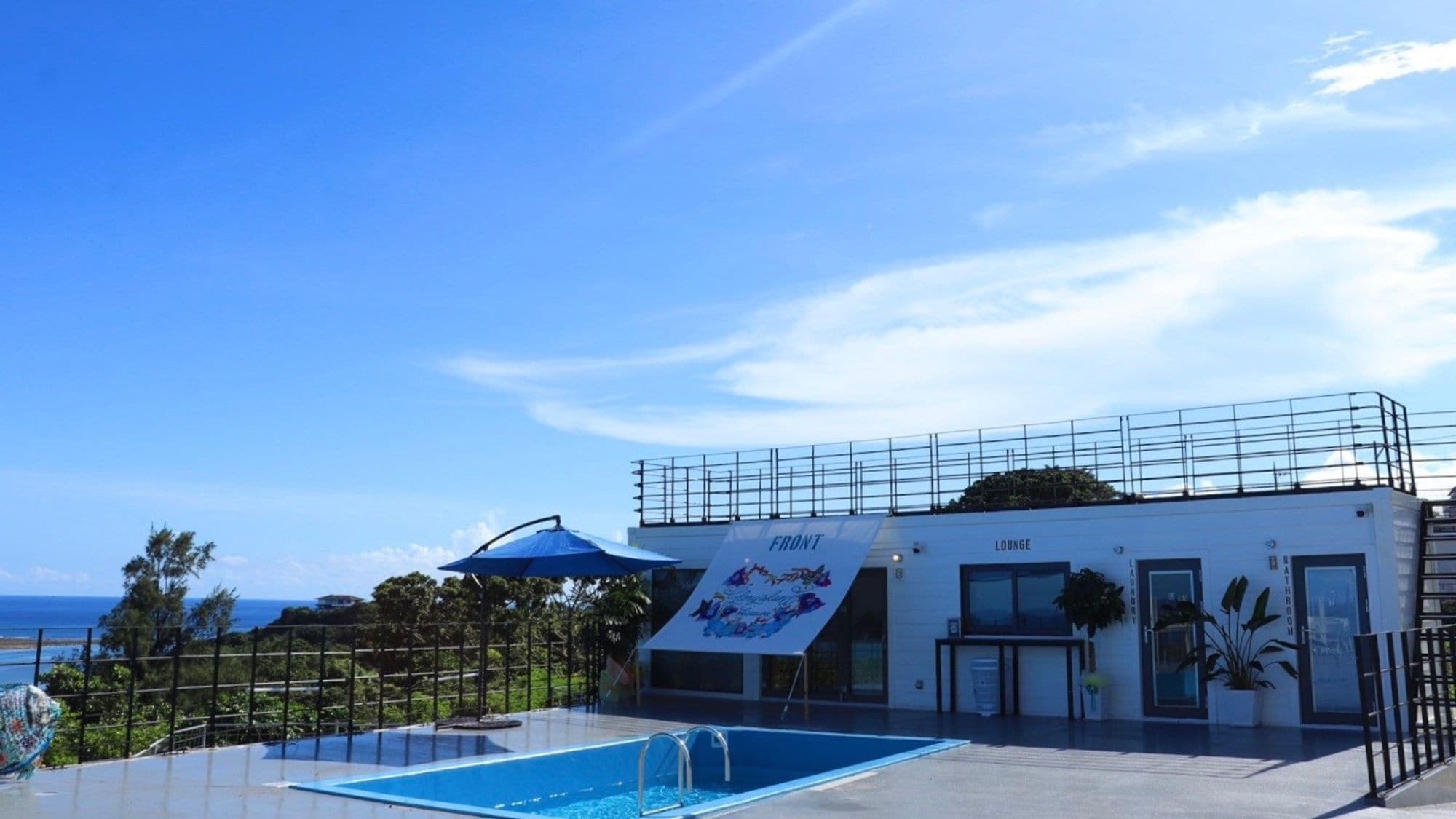 Located about 40 minutes by car from Naha Airport, the hotel offers views of the crystal clear sea and clear blue sky.