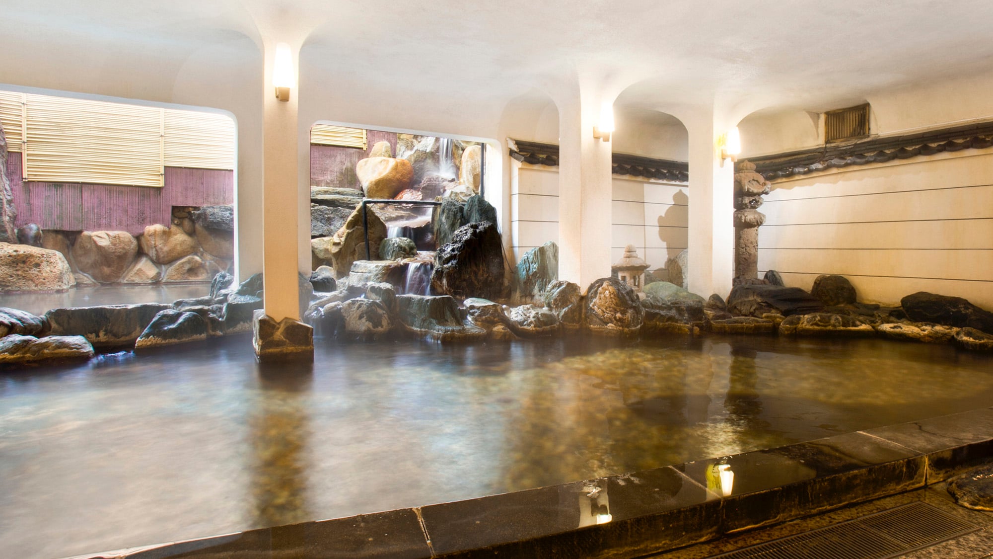 ■Large public bath "Ruri"