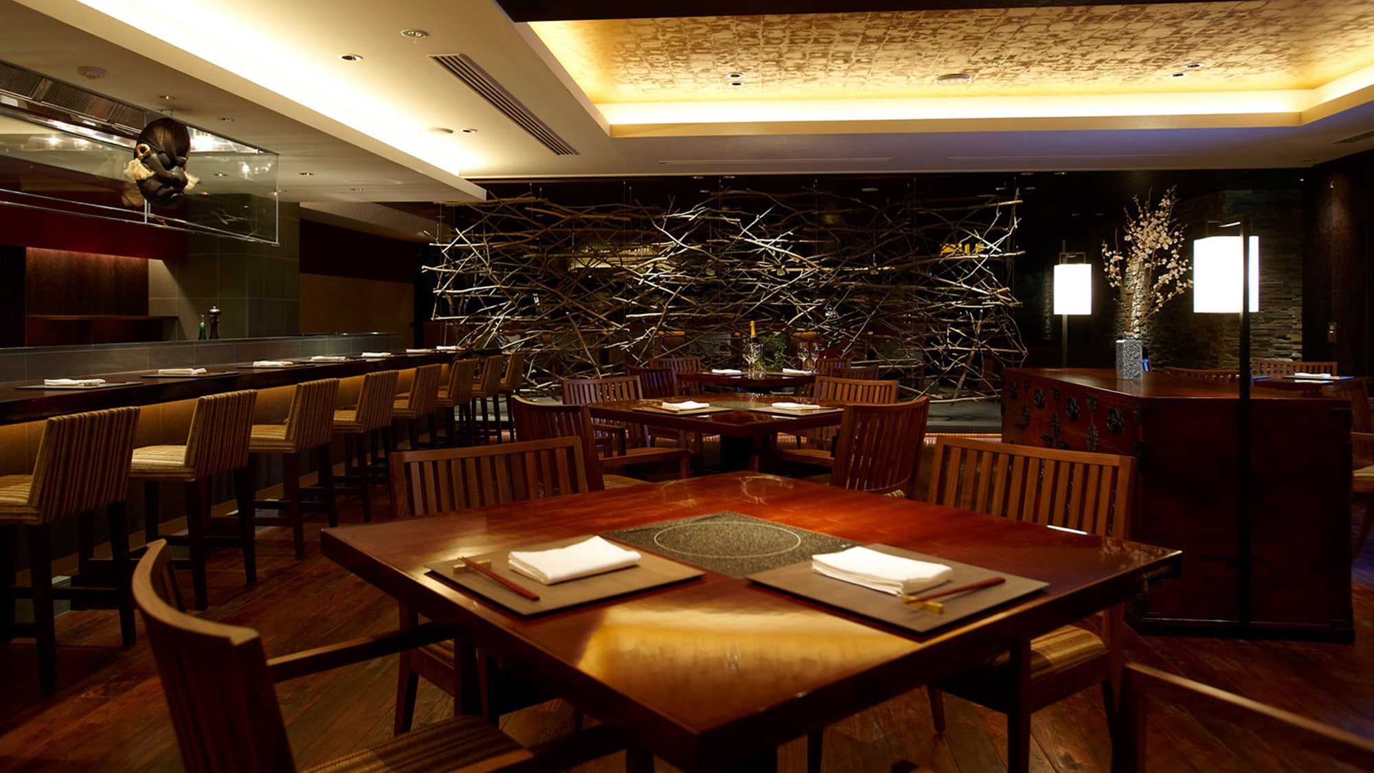 ■ Restaurant "Kamagami"