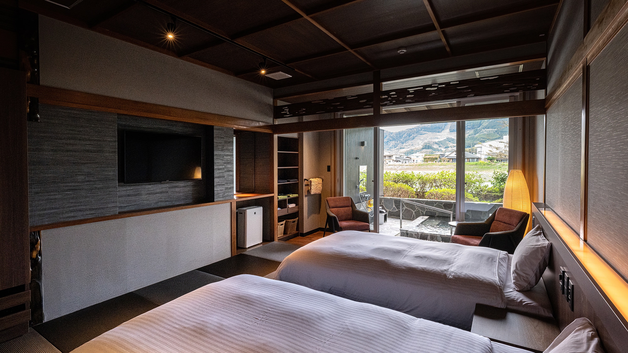 [1F Special Japanese-Western Room "Fuka"] Enjoy the hot springs to your heart's content in the open-air bath in your room along the Chikugo River.