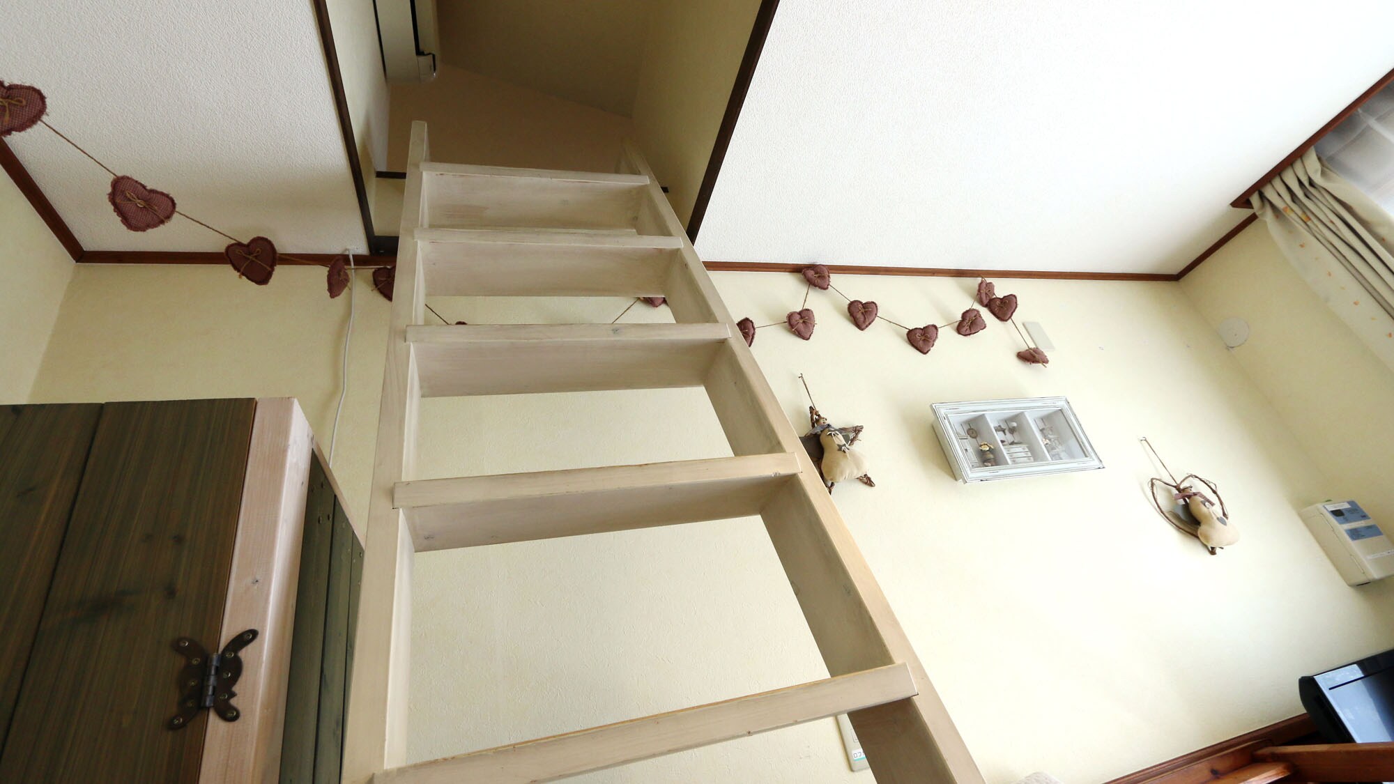 Western-style room with loft *Ladder leading to the attic loft from the room*
