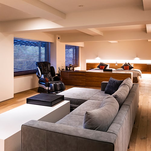 [Executive Suite 这是在日本国内外贵宾入住过的酒店中最高级的房型。面积为100平方米。