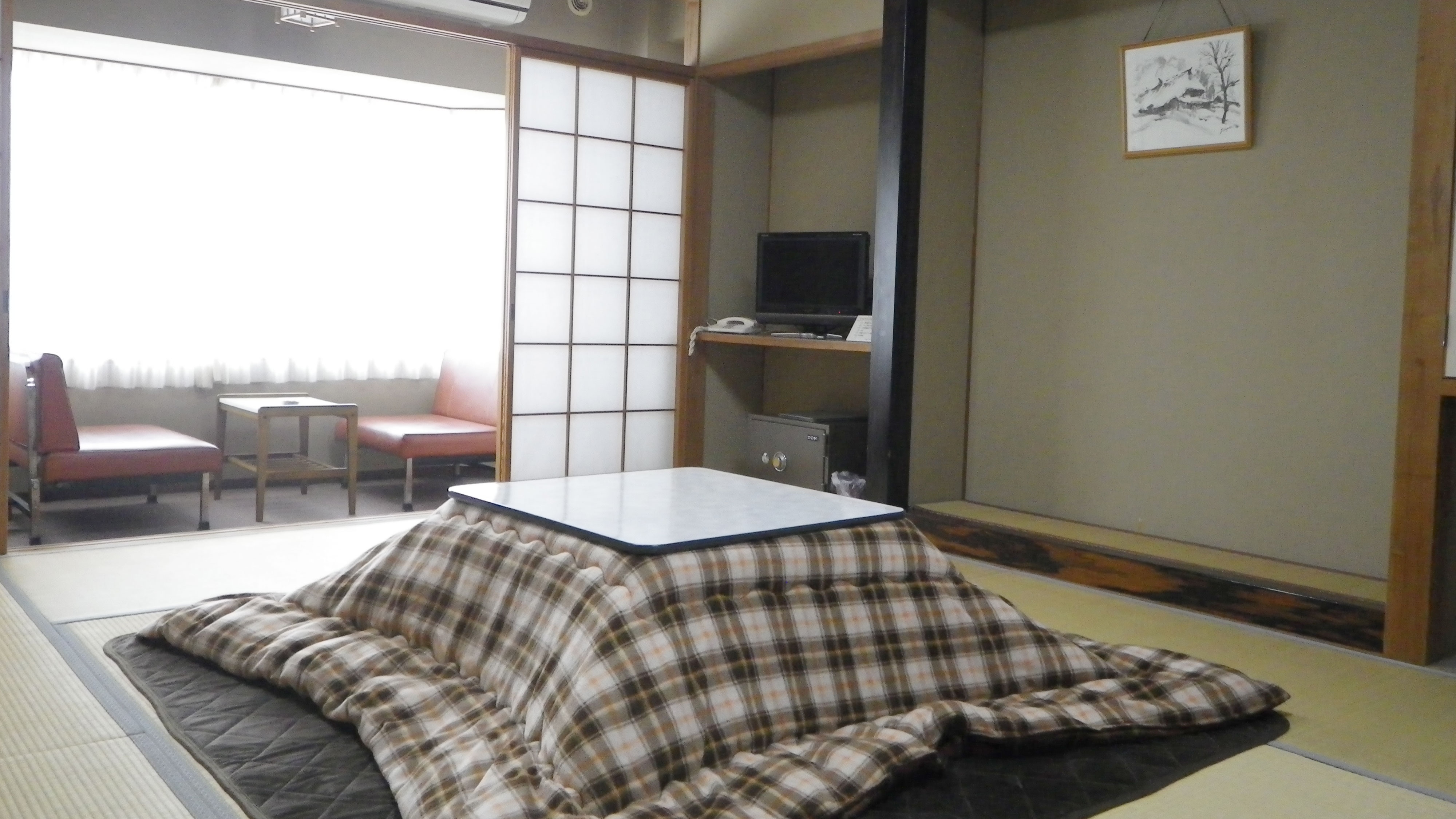 *[Rooms] Ideal for solo travelers, couples, married couples, groups, and business travelers.