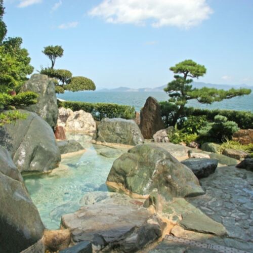 Goshikiiwa no Yu (open-air bath for men)