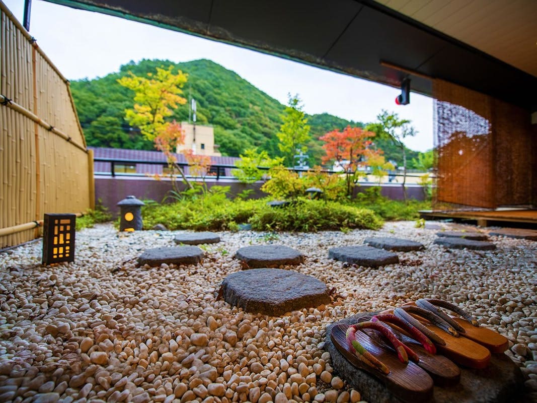 Japanese 12 tatami mats + observation bath + tsubo garden