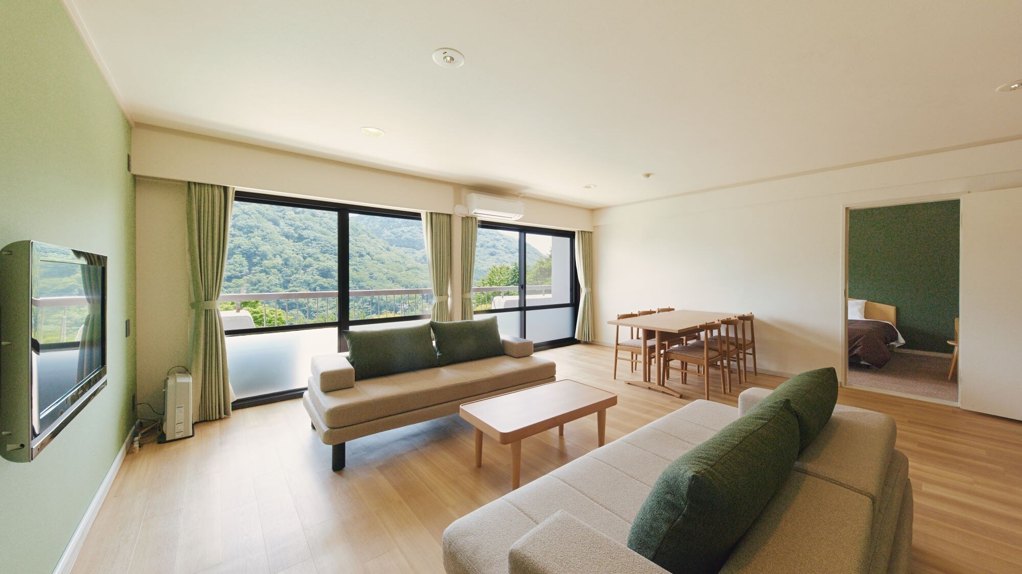Deluxe Room/All rooms are bright and face south