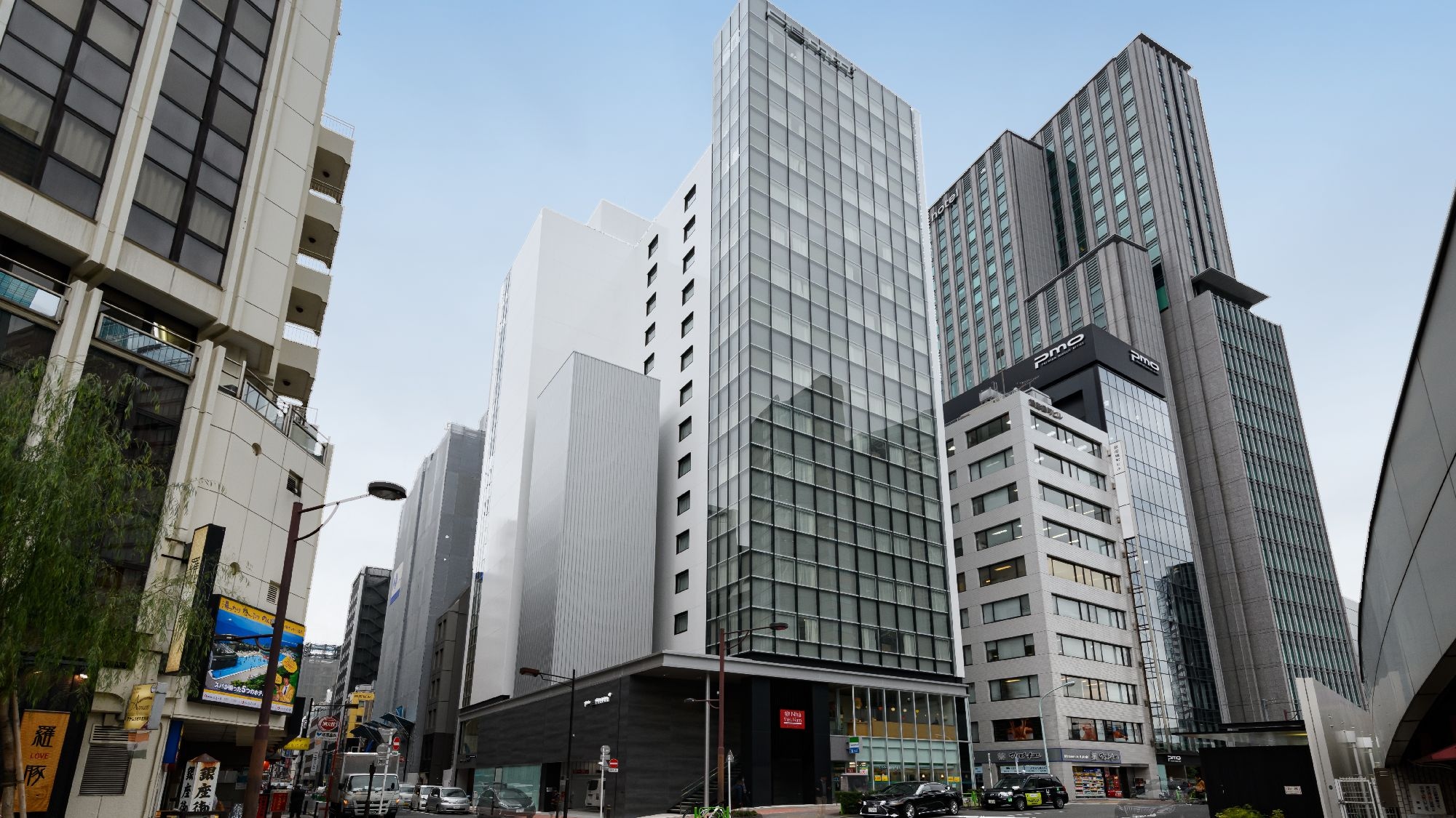 Hotel exterior (daytime)