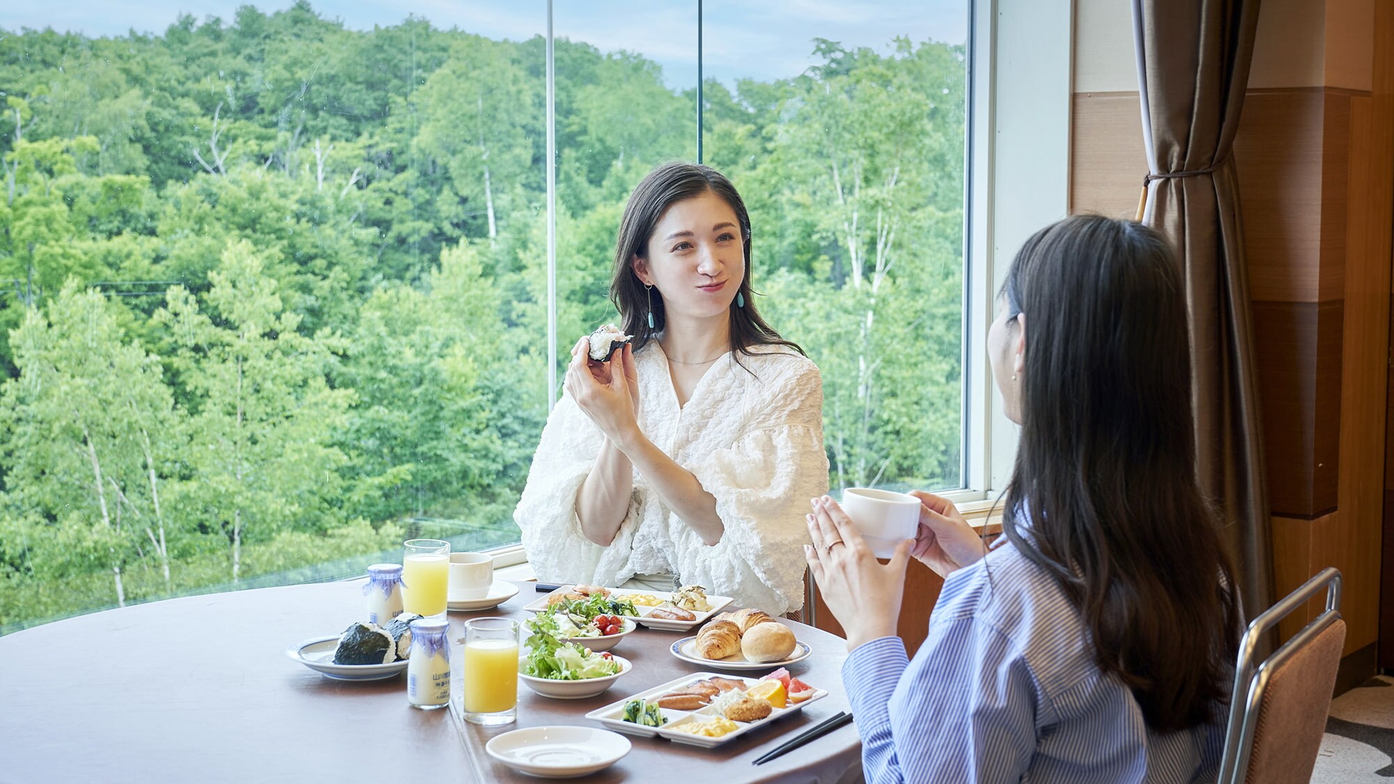 【早餐自助餐图片】使用厨师精选的海鲜和山珍海味，提供丰盛的自助餐。 