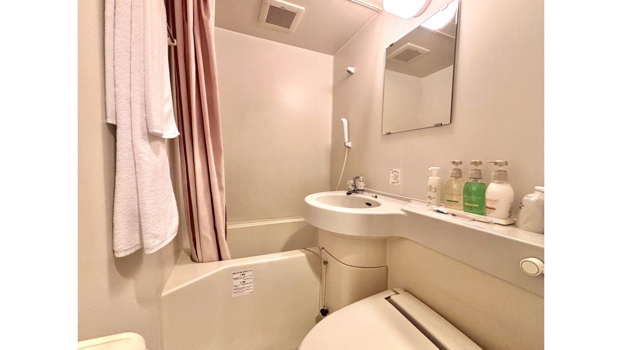 [ห้องพัก: ห้องน้ำรวม] มีสิ่งอำนวยความสะดวกและห้องน้ำพร้อมเครื่องซักผ้าไว้บริการด้วย