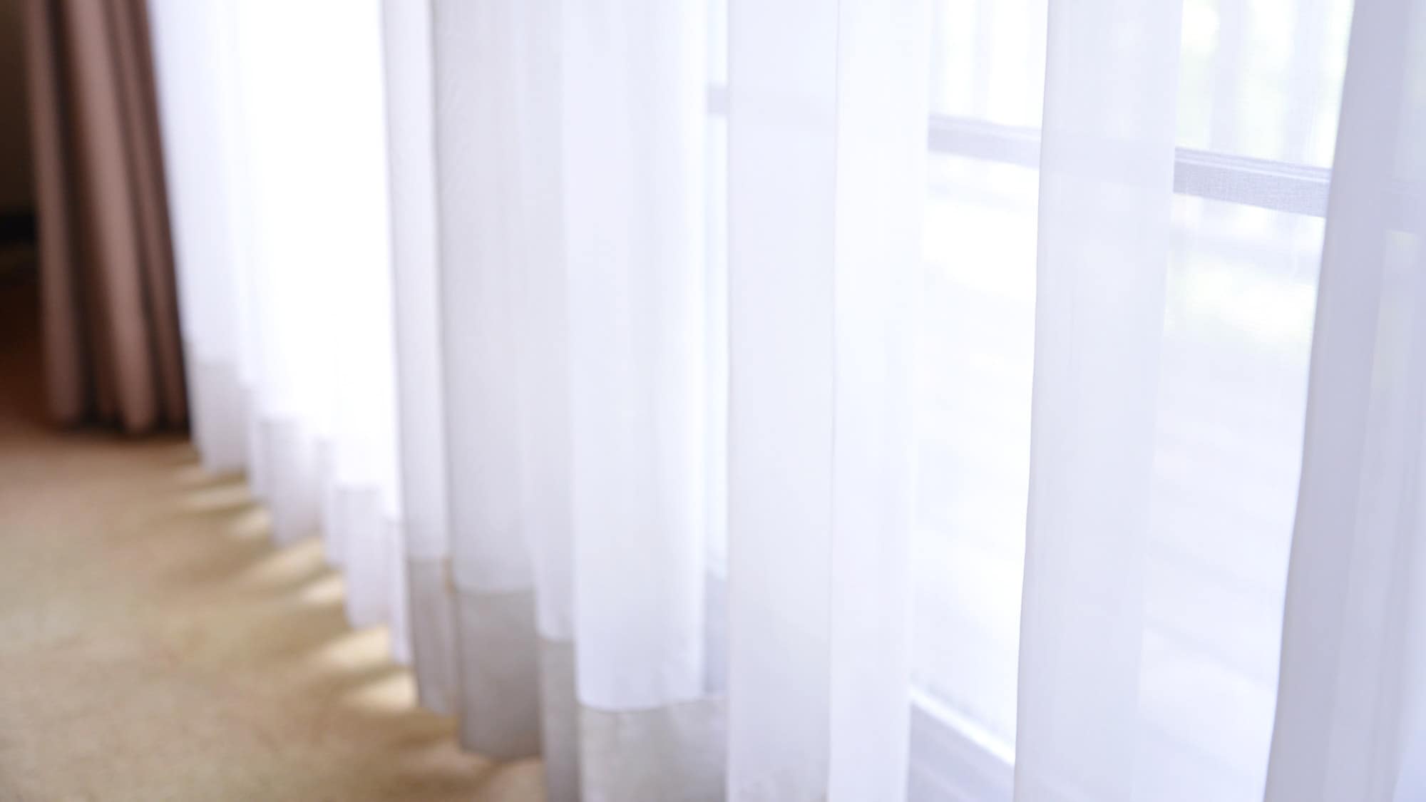 * Wake up in the morning with the gentle breeze in your room and the refreshing natural light.
