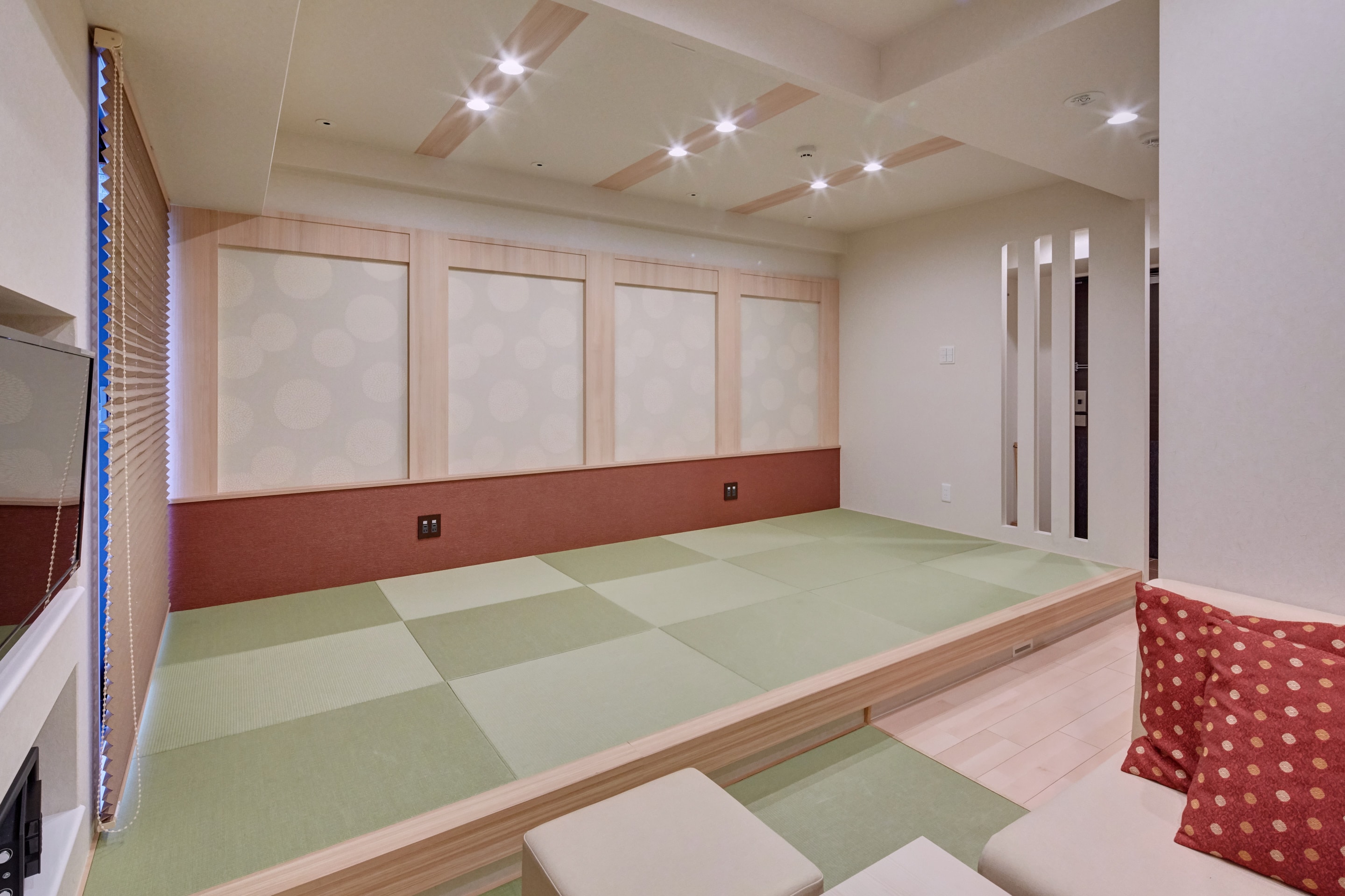 Japanese-style family room for up to 4 people