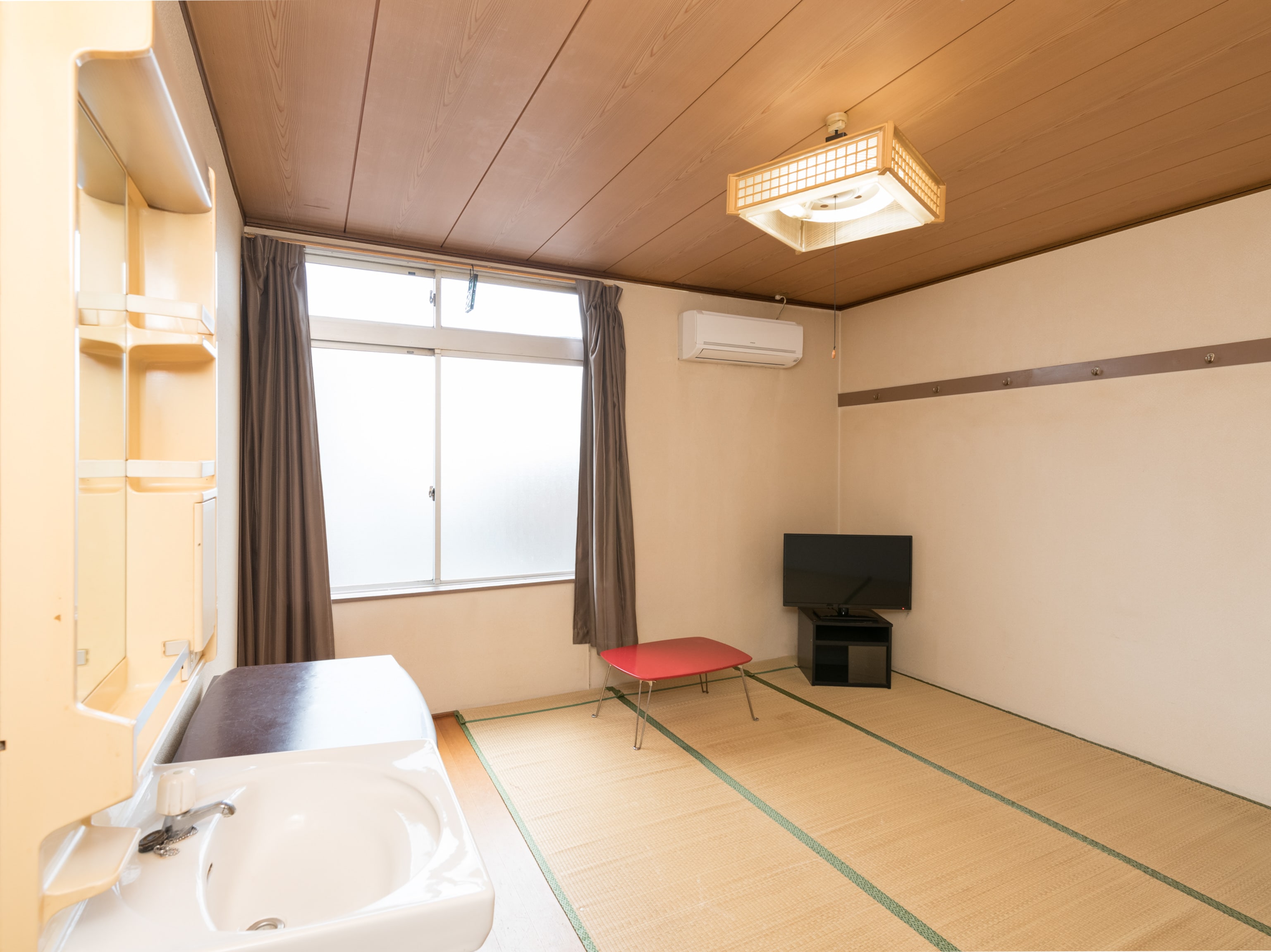 [Smoking] Japanese-style room for 1 person (no toilet)