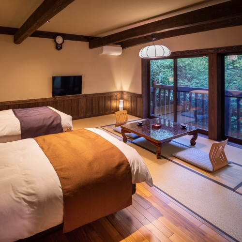 [Main Building] Aso_Adults up to 4 people / Japanese and Western room twin beds / 3 people ~ futon
