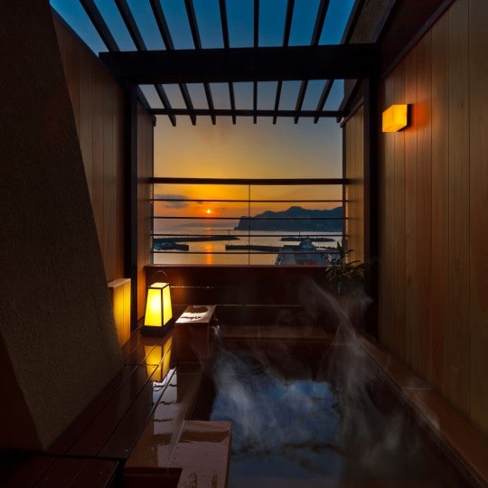 Private open-air bath [sea season]