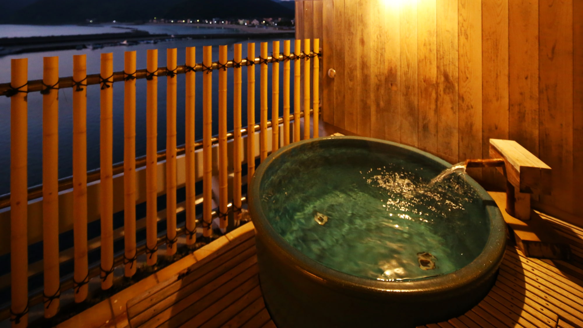 [Rooms with open-air baths] Open-air baths
