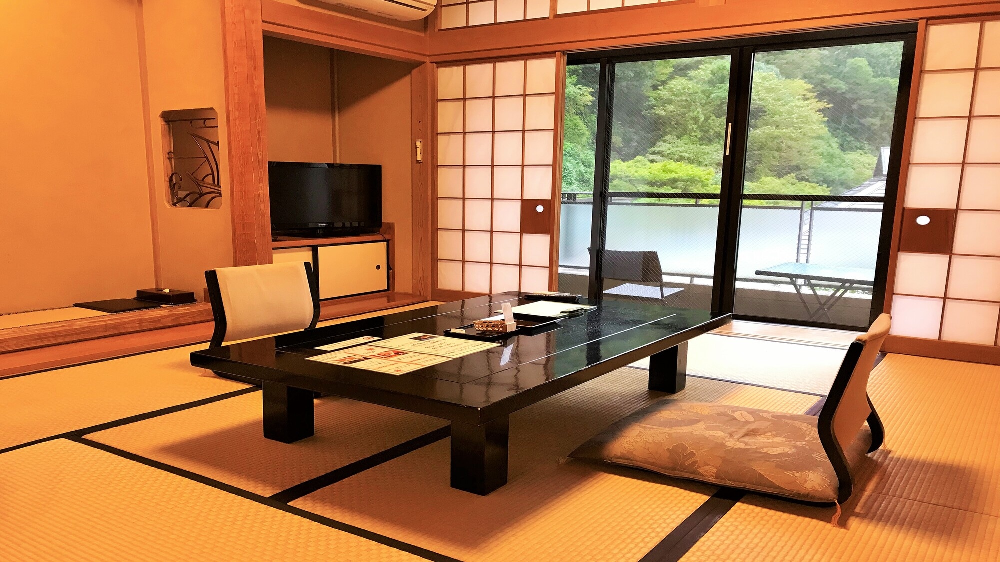 [2nd floor] 8 tatami Japanese-style room (mountain view)