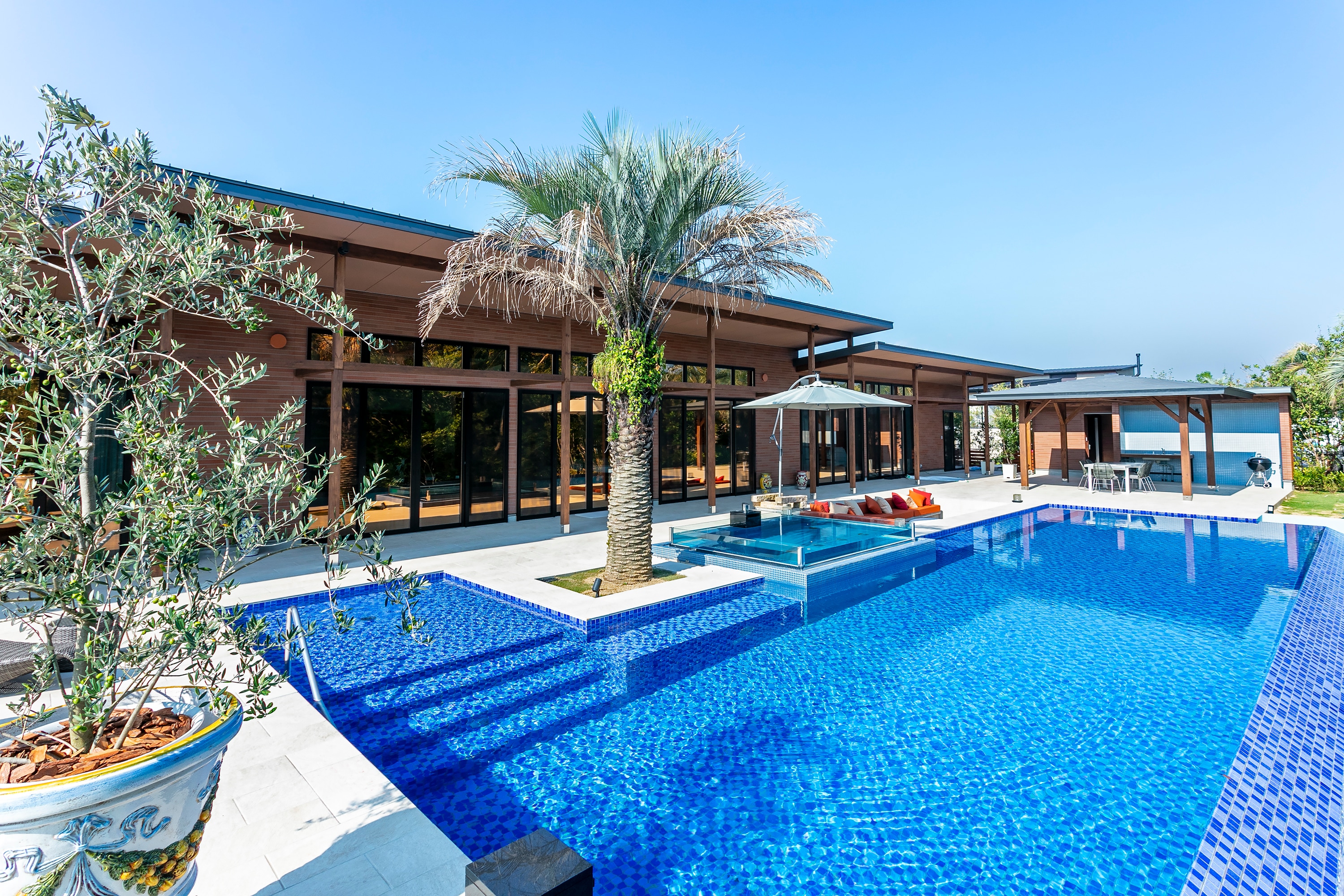 Royal B Pool