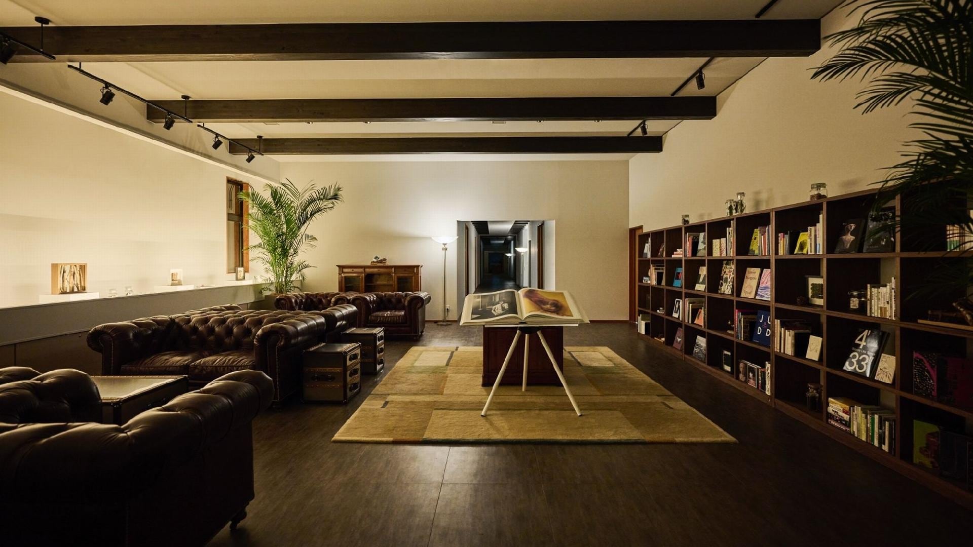 Book lounge