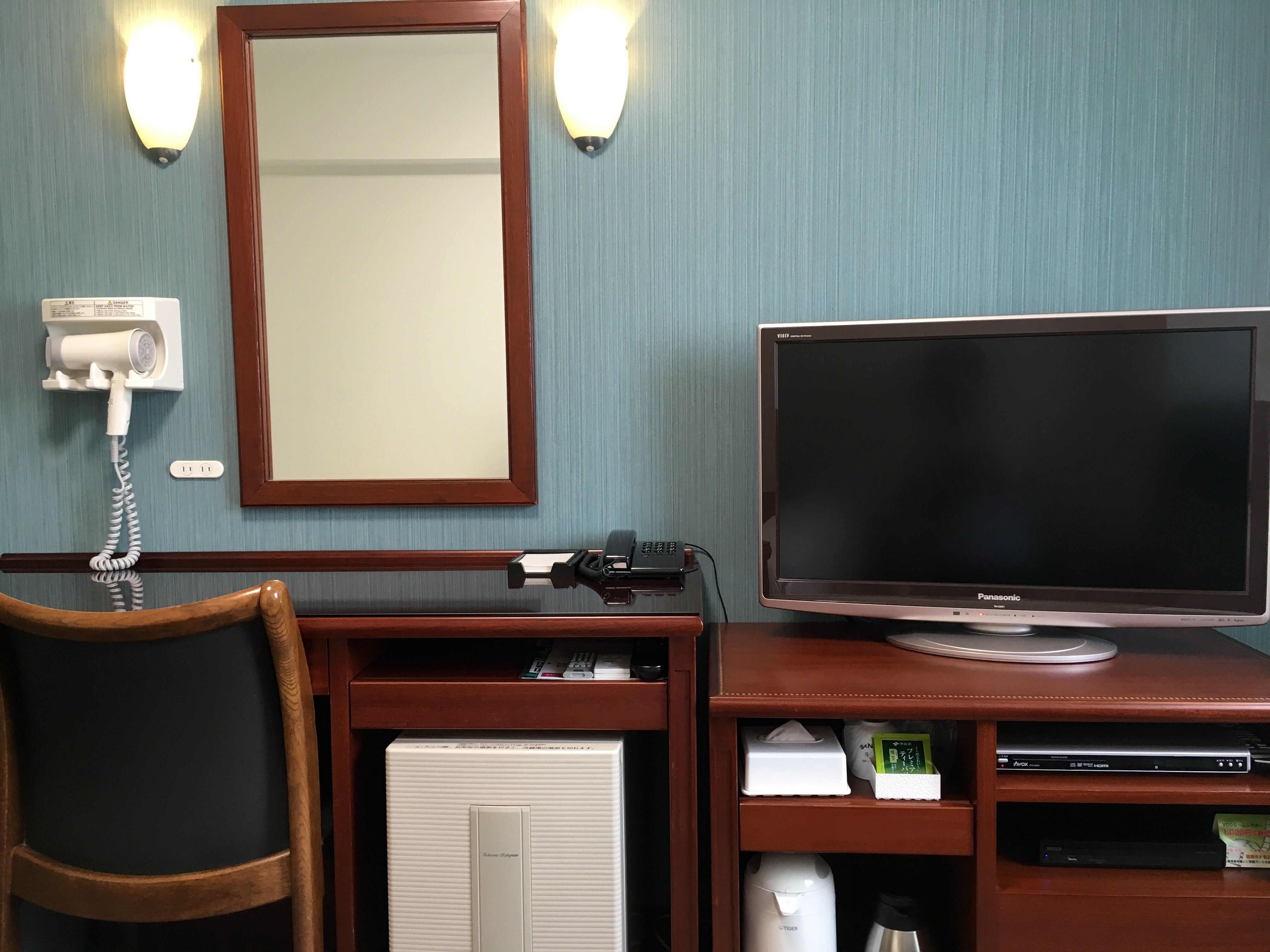 Single room desk