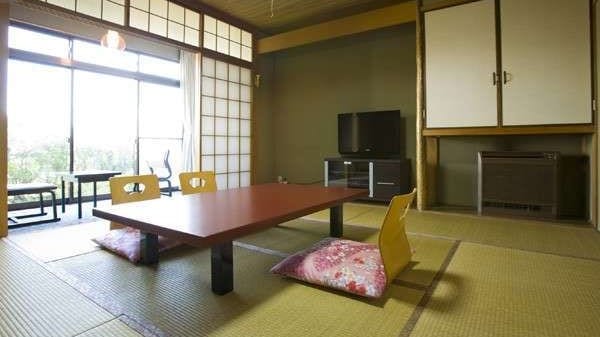 [Guest room (example)] LCD TVs are installed♪ (*Please note that all rooms have shared bathrooms and toilets.)