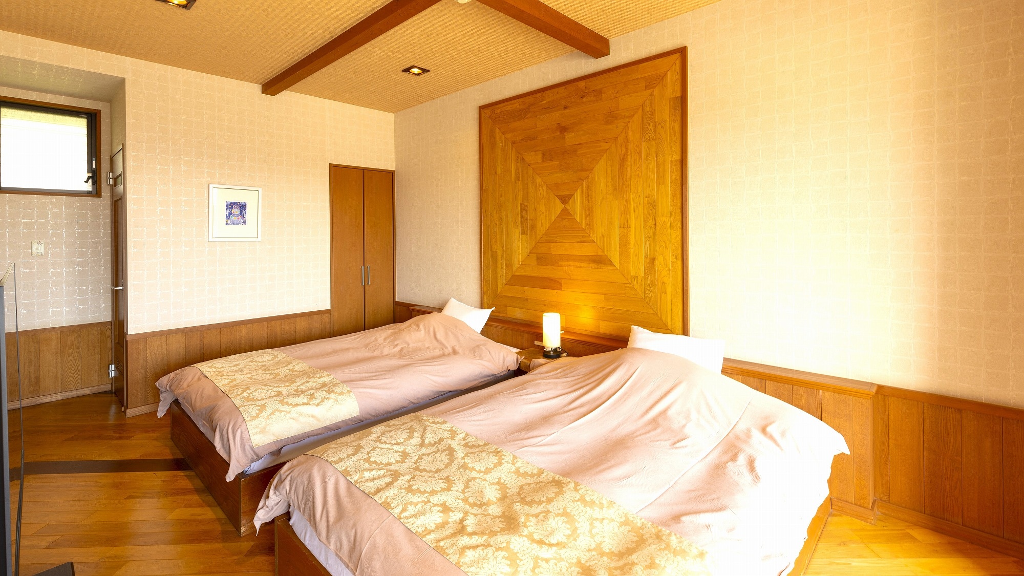 [2-story Japanese-Western style room] “Kikyou, Walnut, Red plum, Amber”