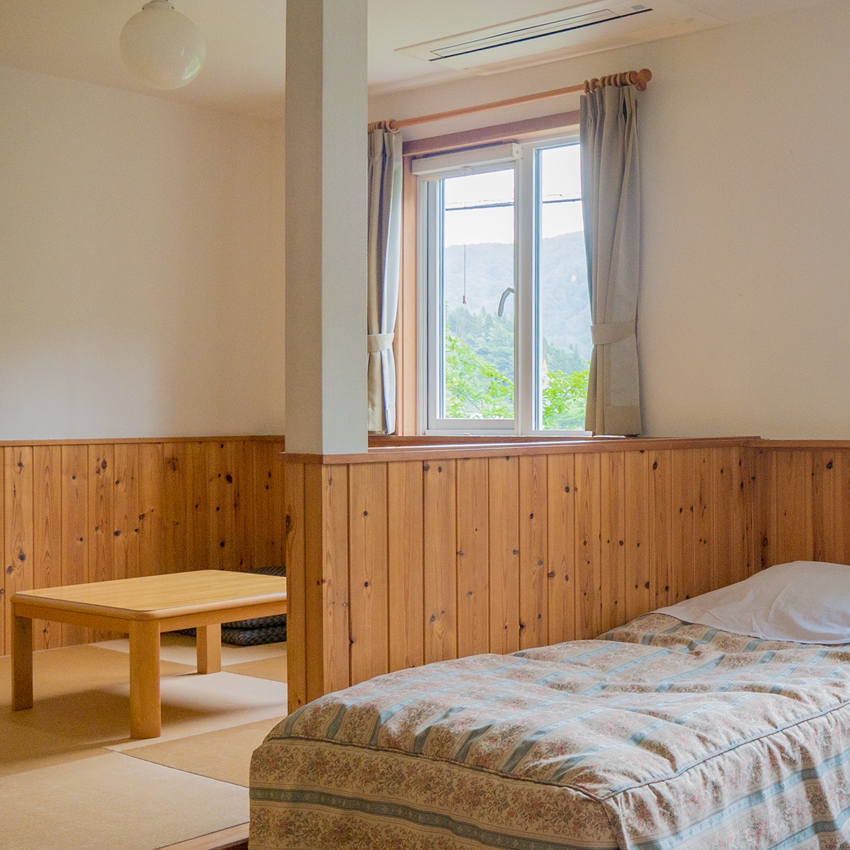 There is one Japanese-Western style room. All rooms have a toilet and a washbasin. Recommended for families with children.