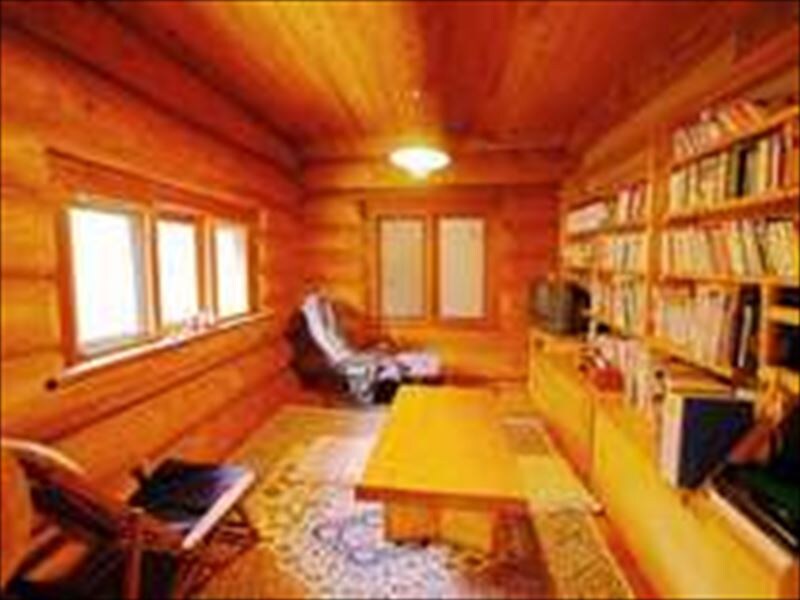 [Forest Log Cottage] This is the playroom♪ We have a wide variety of books and manga in stock.