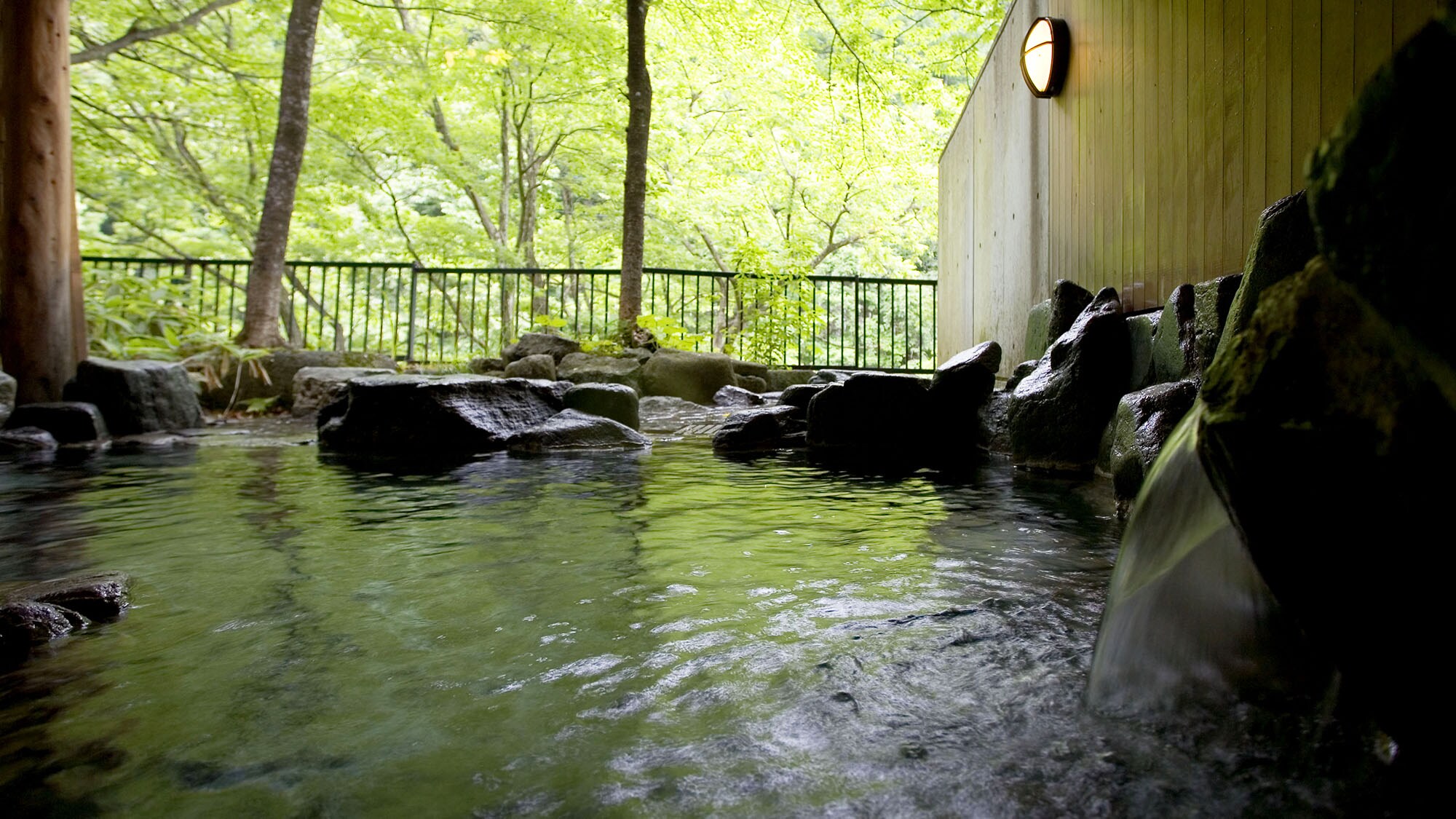 [Shimeikan, Riverside of the Windy Trees] ■ Open-air bath